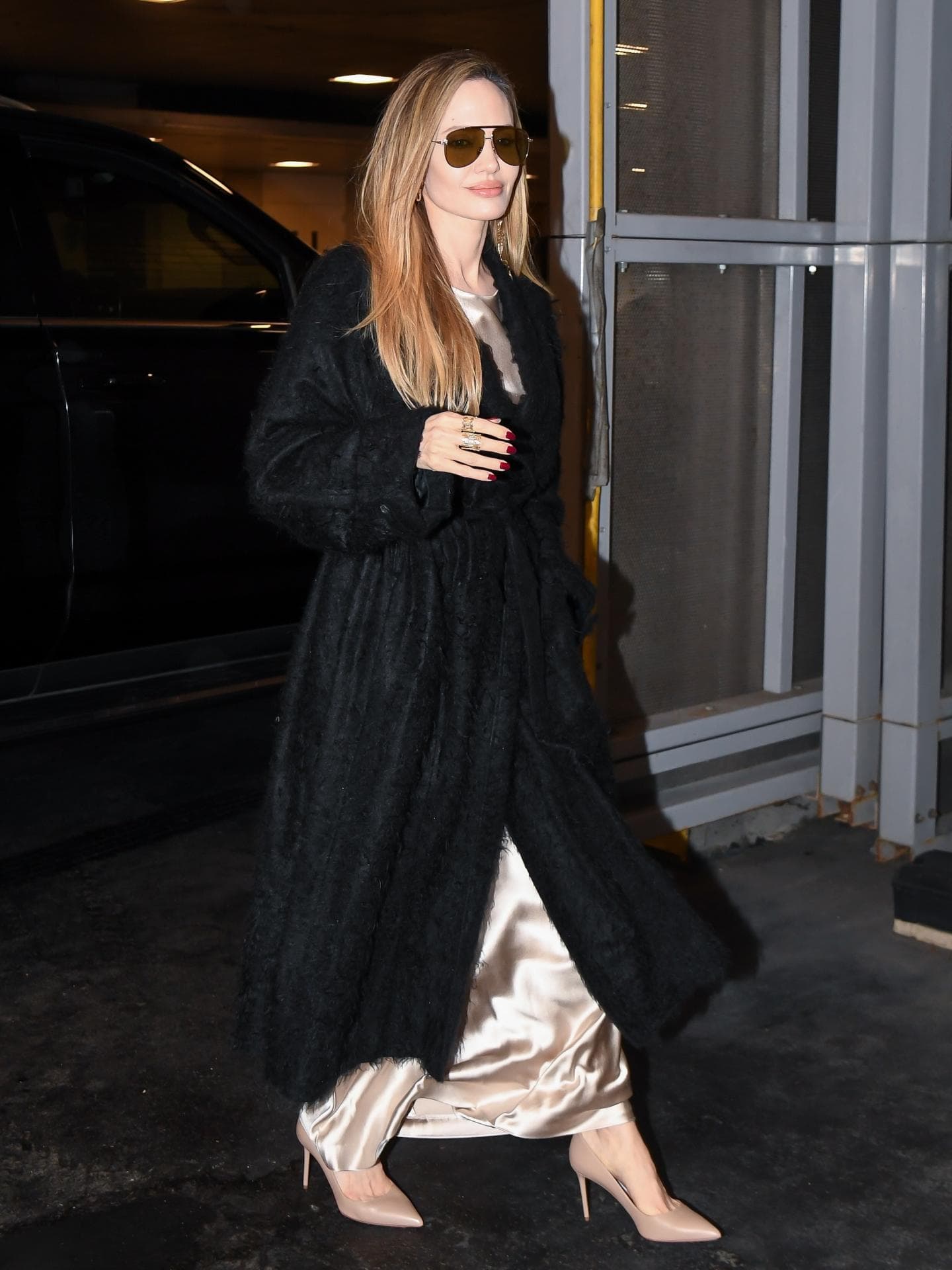 Angelina Jolie im Cardigan