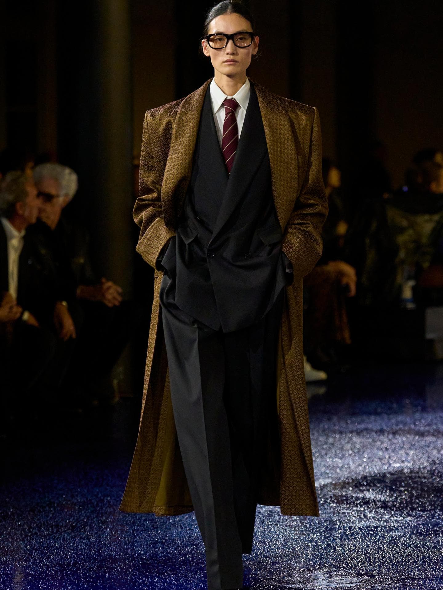Bussiness Chic bei Saint Laurent