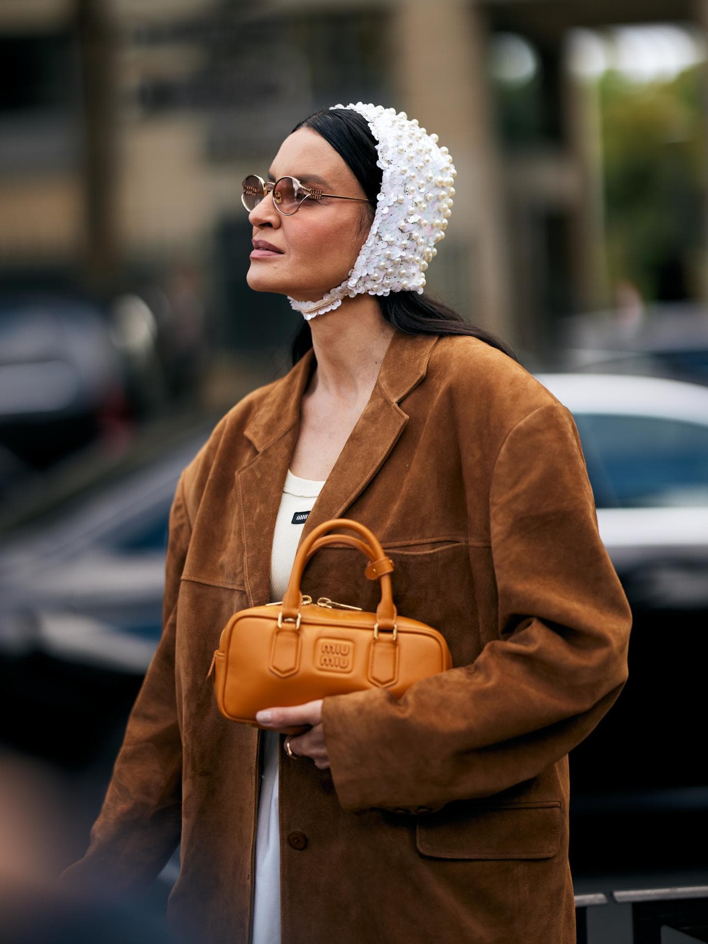 Suede Braun ist der eleganteste Mode-Trend für den Winter 2024/2025 Suede Brown Looks