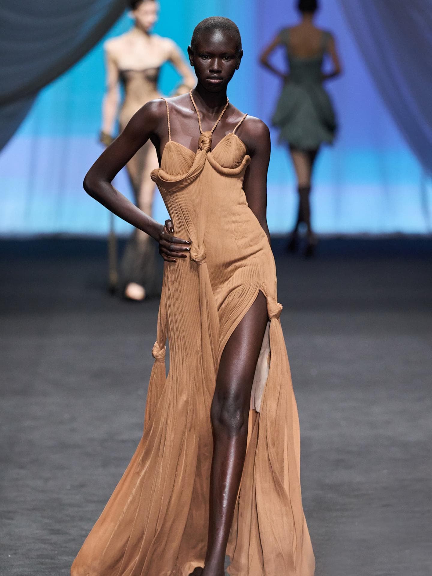 5 Mode-Trends der Haute Couture Week, die uns für den Alltag inspirieren