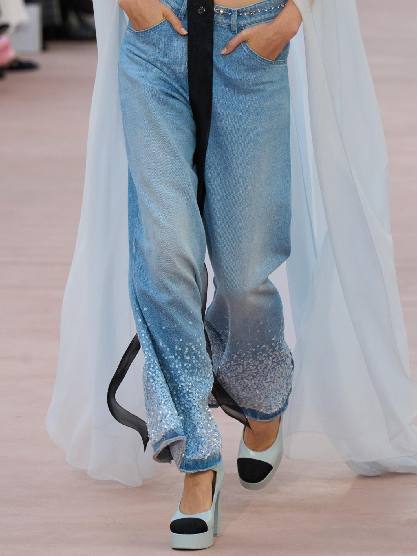 Glitzernde Jeans