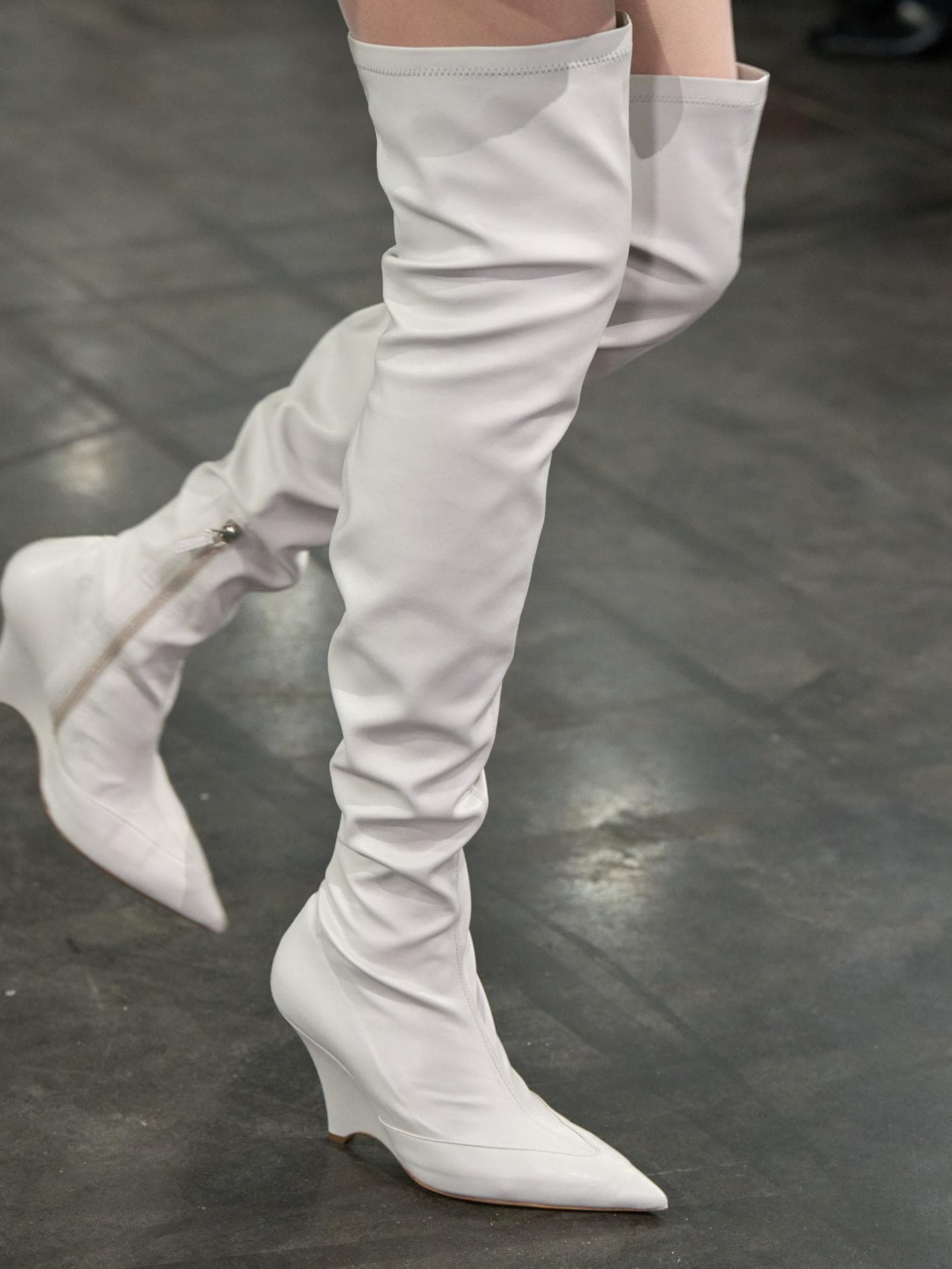 Weißer Stiefel