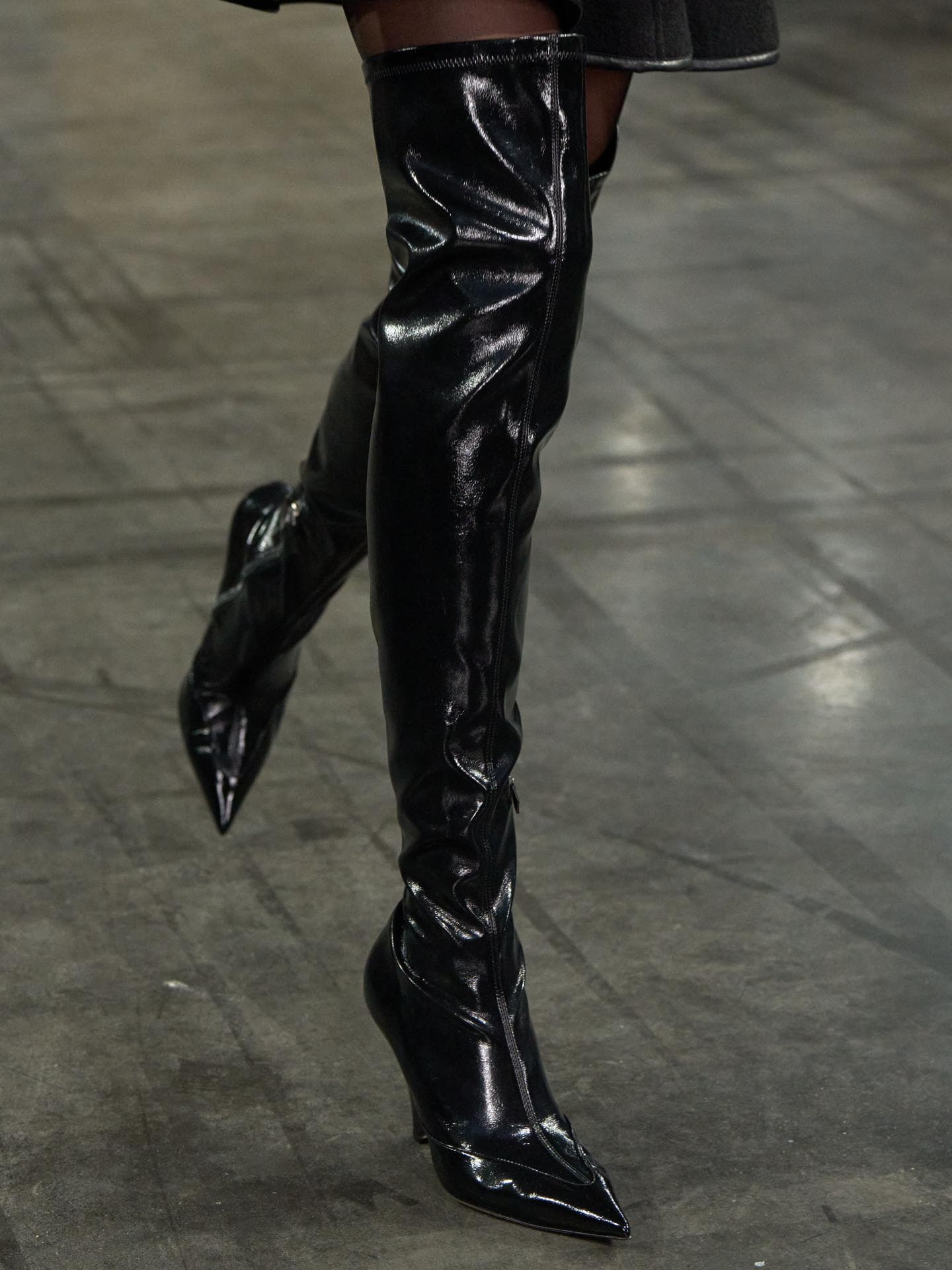Schwarze Keilabsatz-Stiefel