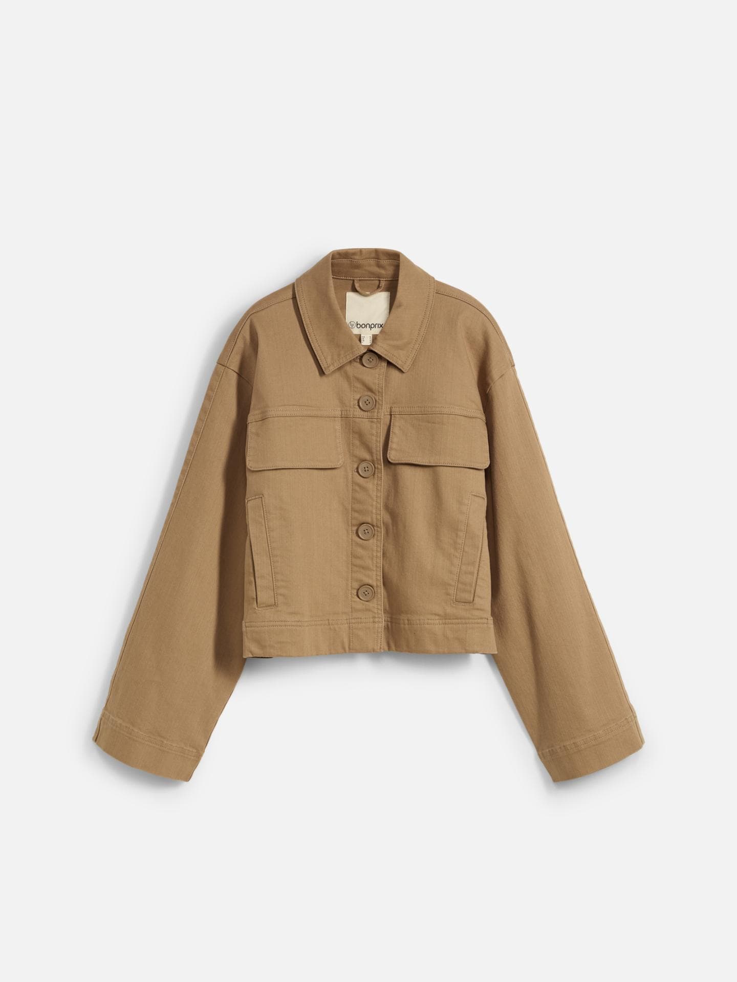 Liebe auf den ersten Blick ist die boxy geschnittene Kurzjacke von bonprix. Das klassische Camel macht sie zum Alltime-Favorite, der nicht nur perfekt mit Leo-Prints harmoniert