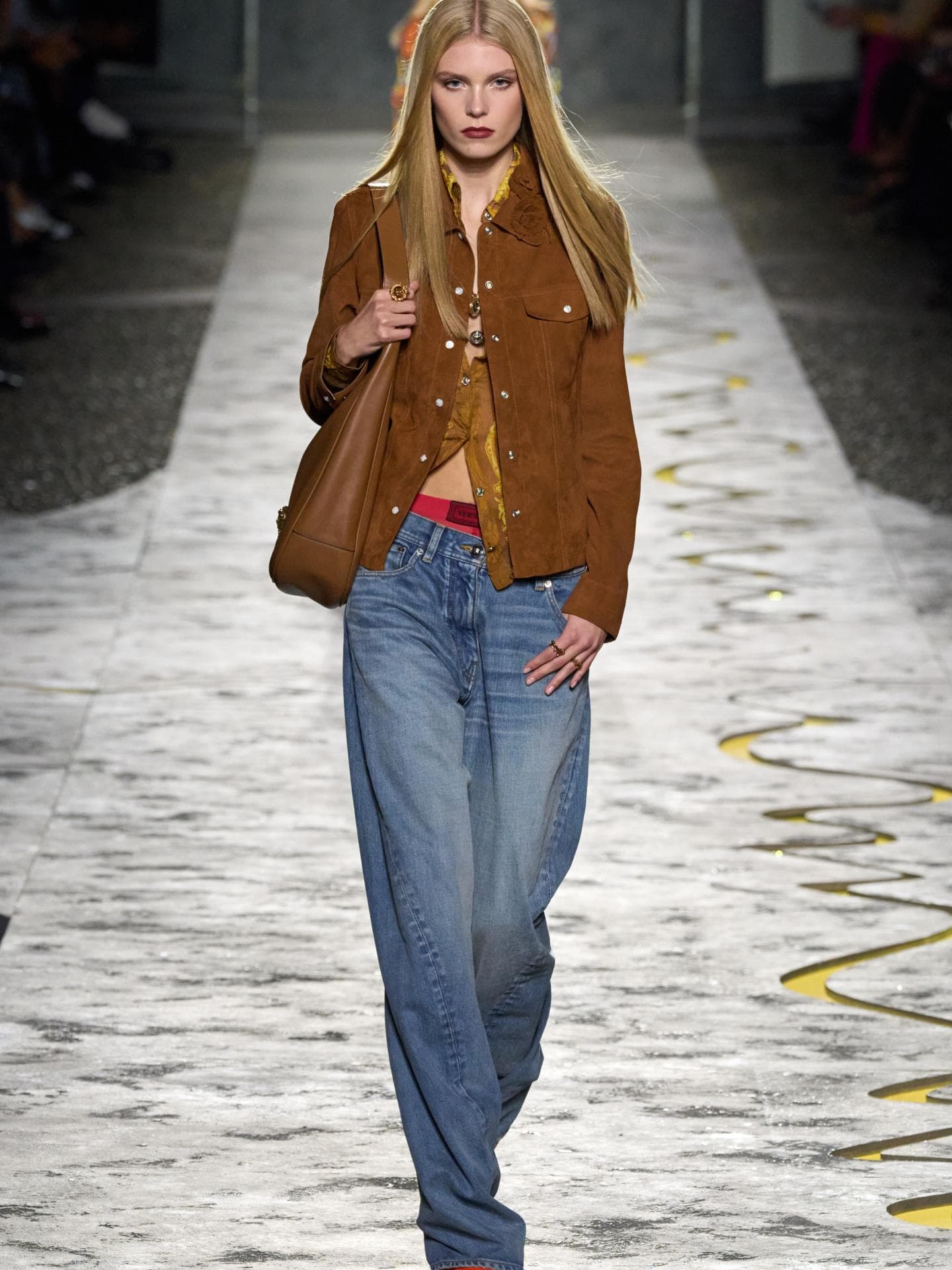 Das sind die größten Jacken-Trends für Frühjahr und Sommer Jacken bei Versace