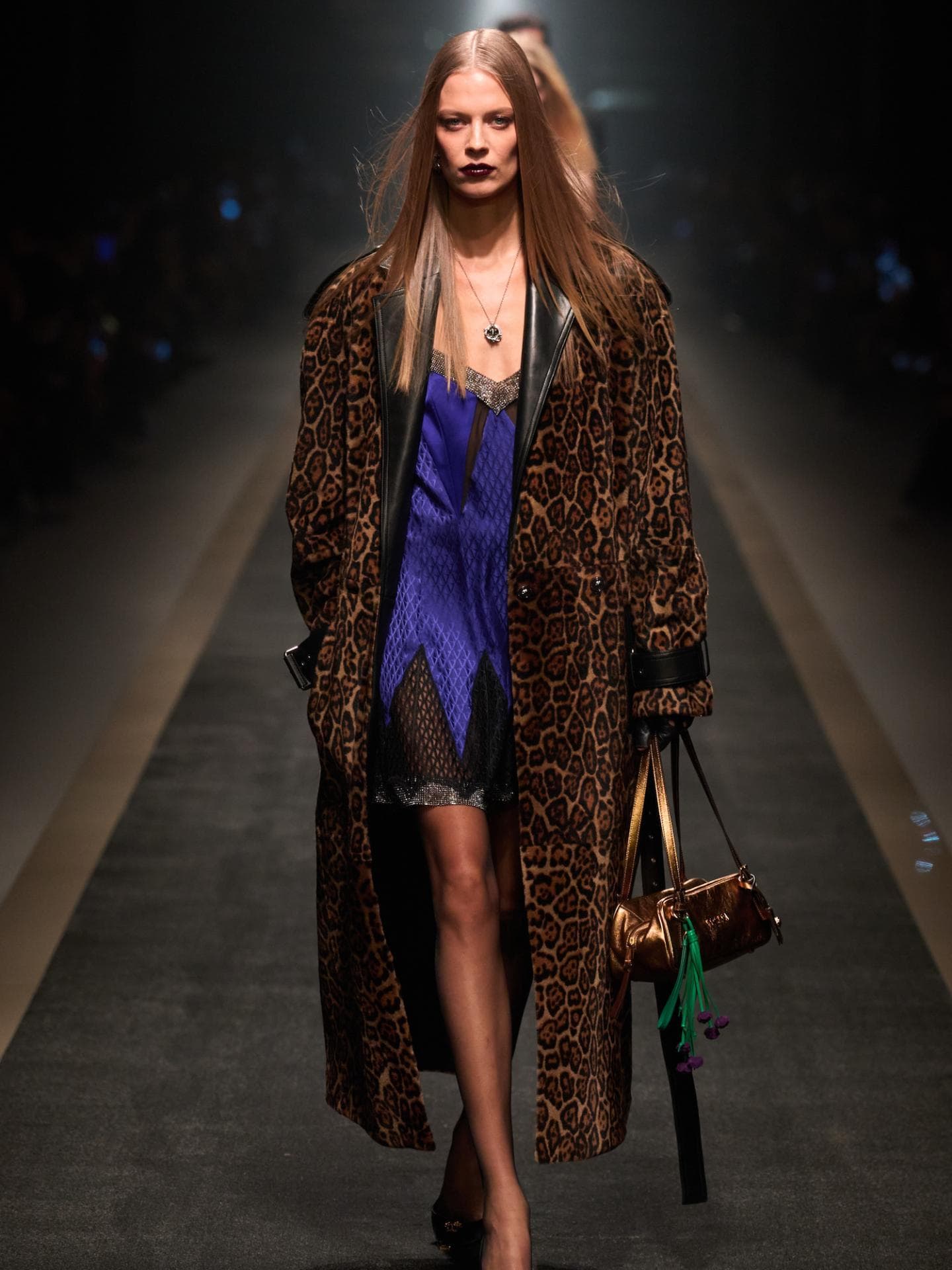 Mantel im Leo-Print auf der Fashion Week in Mailand