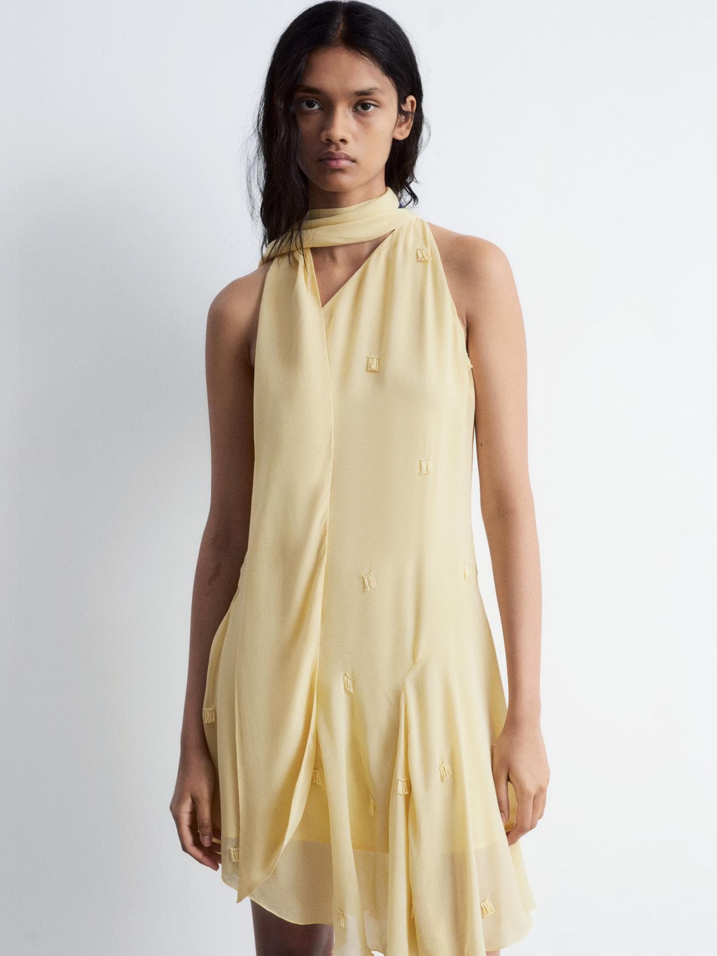 Buttermichgelbes Kleid
