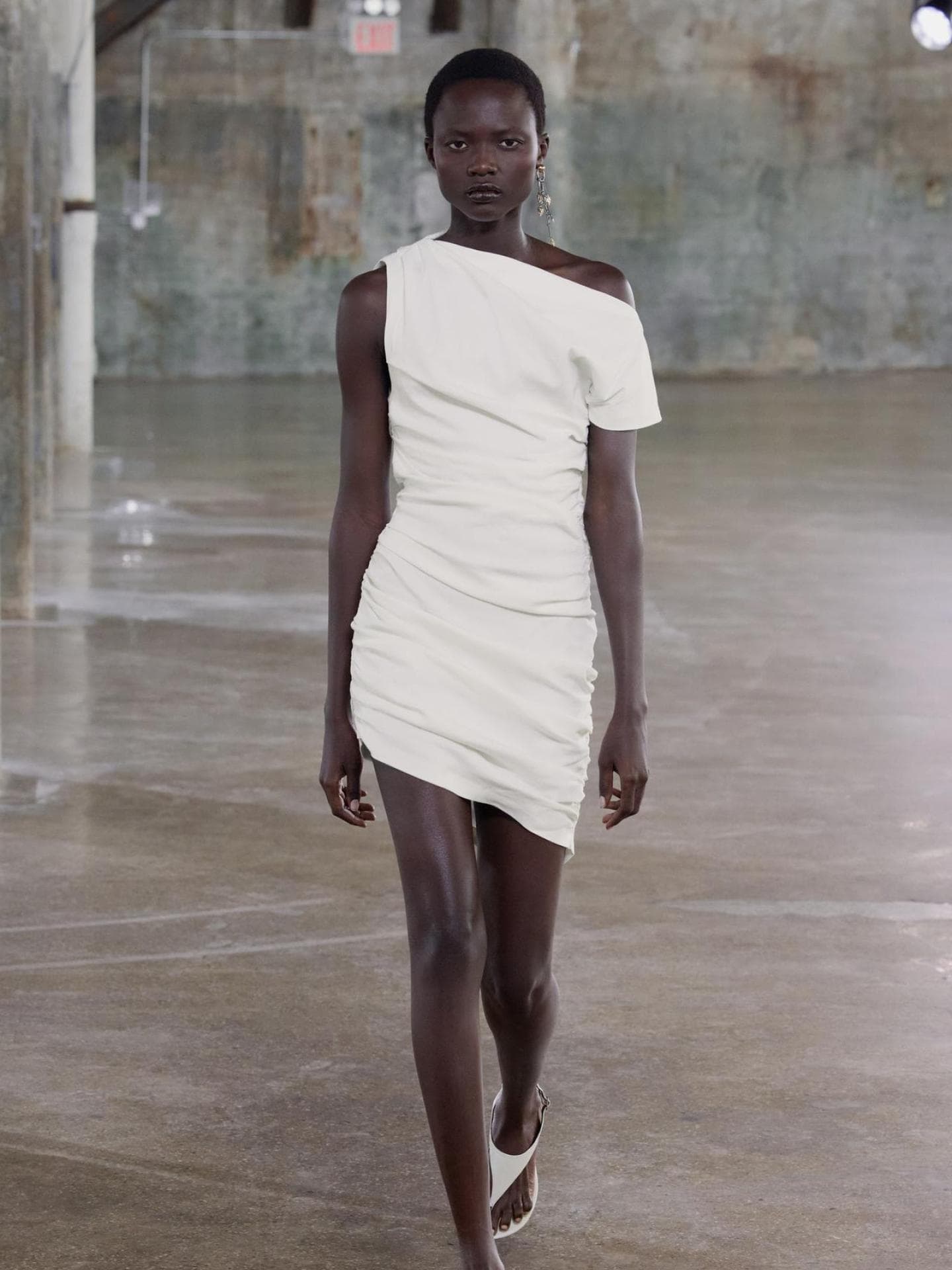Sale 2025: 3 Kleidungsstücke von Zara, die wir shoppen, bevor sie ausverkauft sind Zara-Kleid