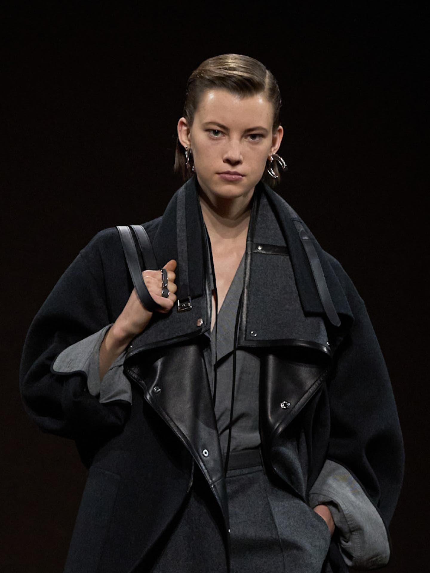 Frisuren-Trends im Herbst/Winter 2025/2026 Seitenscheitel
