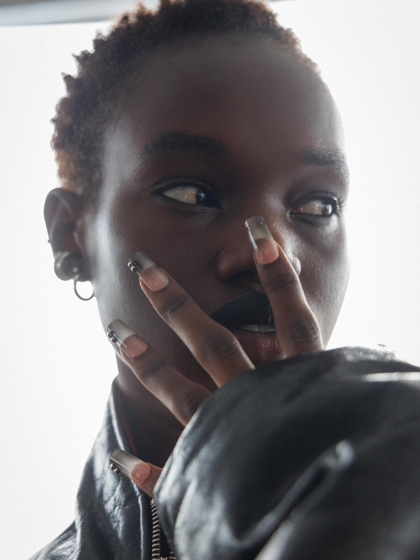 Nagel-Trends im Herbst und Winter 2025/2026 Graue Nails