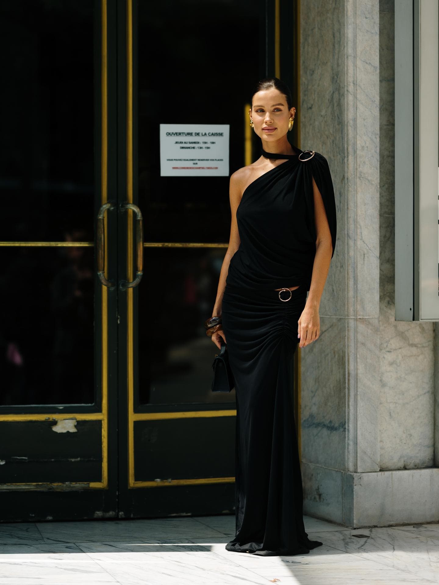 Tops mit diesem Detail sind der alltagstauglichste Runway-Trend 2025 Tops