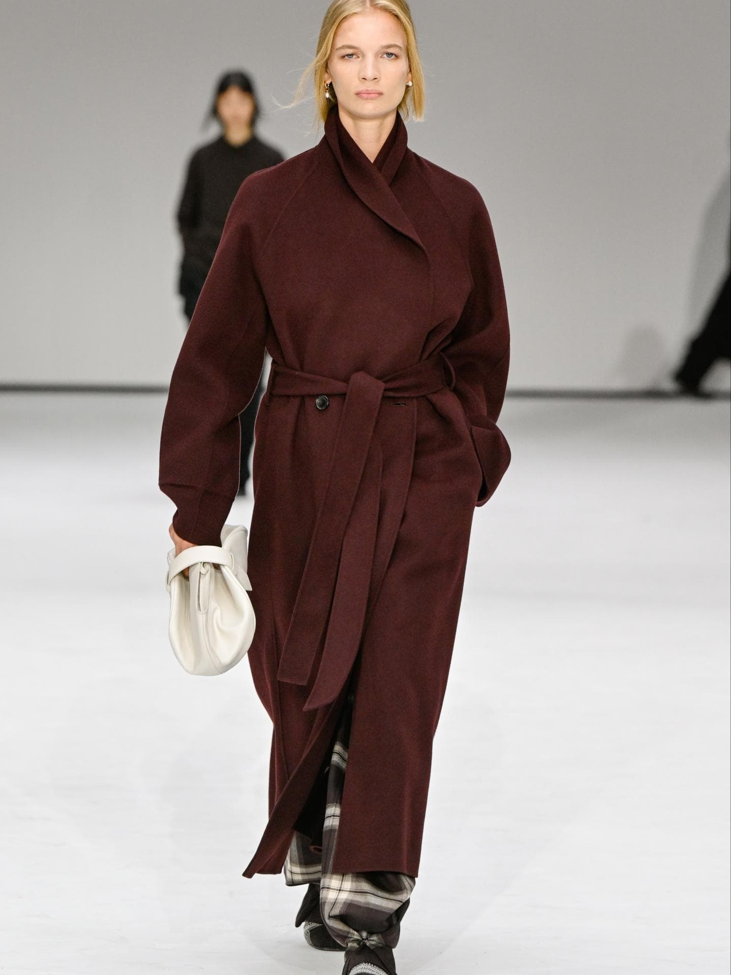 Aus New York! Die neue Cos-Kollektion für den Herbst 2025 ist Luxus pur – 3 Mode-Trends Streetstyle