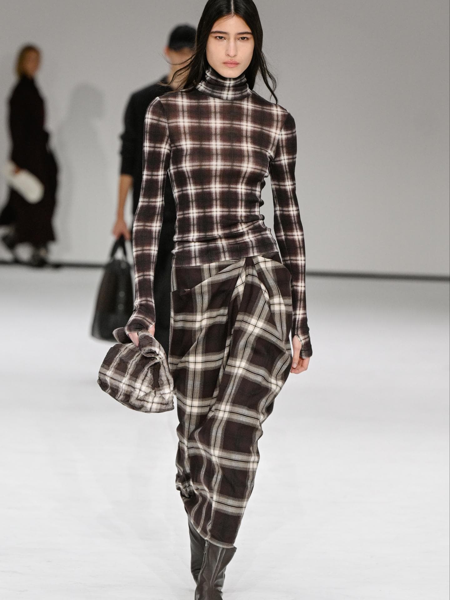 Aus New York! Die neue Cos-Kollektion für den Herbst 2025 ist Luxus pur – 3 Mode-Trends Runway