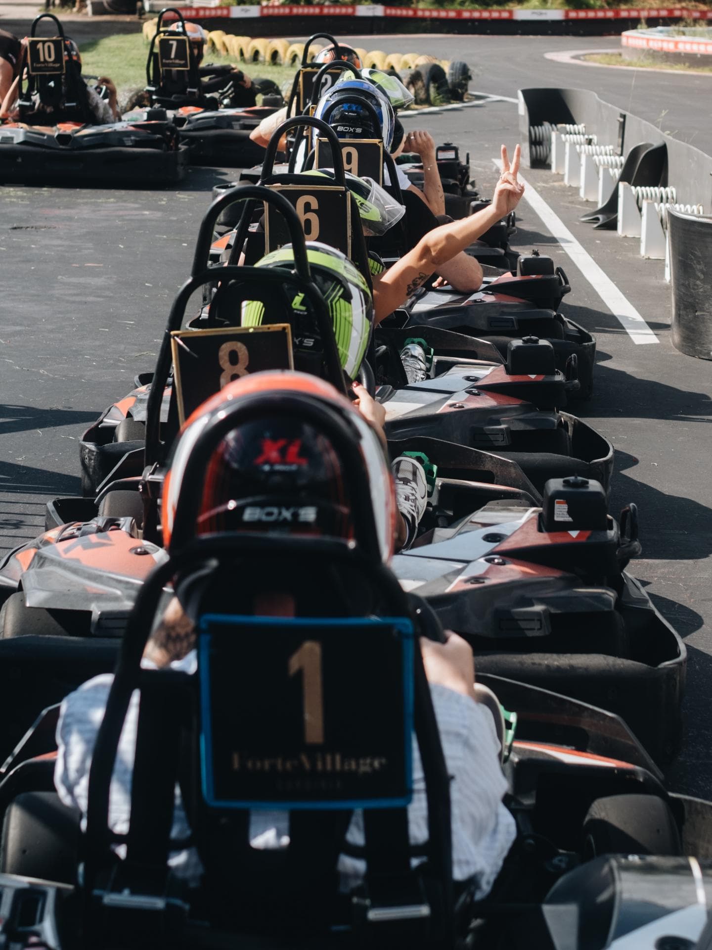 Reihe an Go-Karts