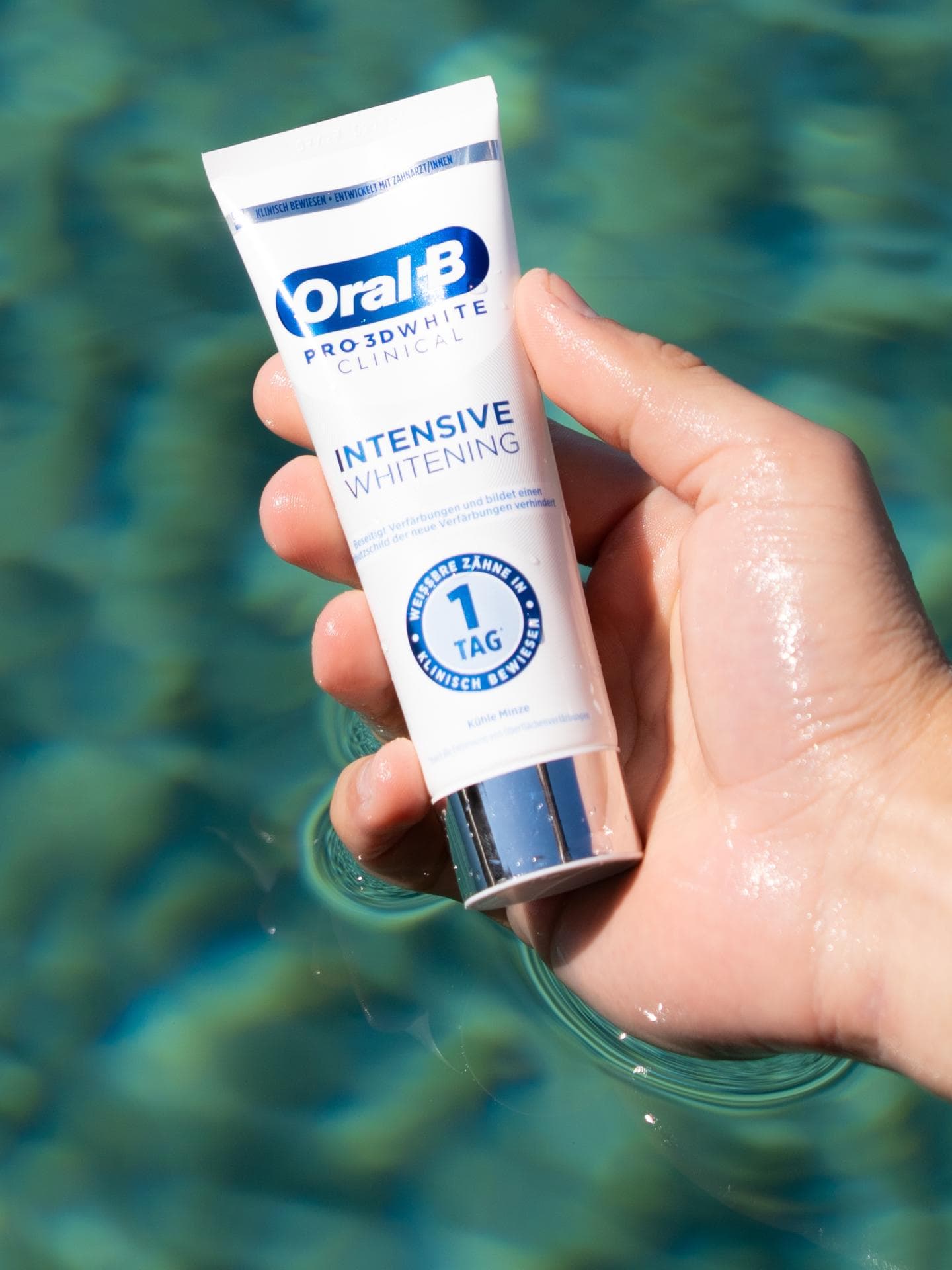 Die Oral-B Pro-3D White Clinical Intensive Whitening löst oberflächliche Verfärbungen wie ein Magnet.