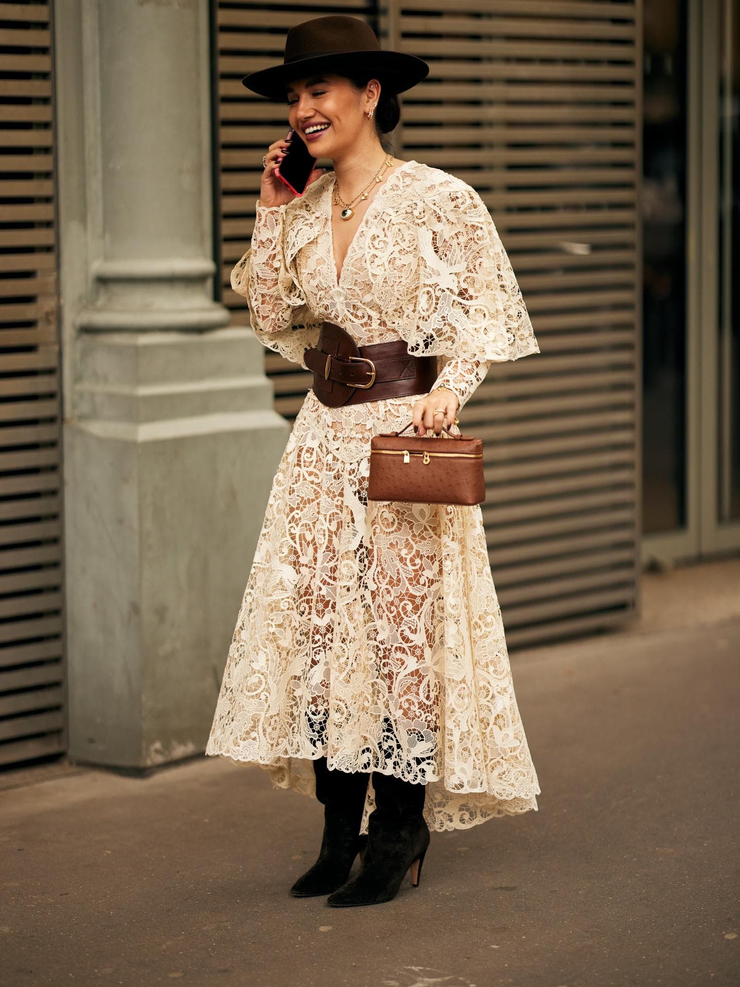 Schwarze Stiefel kombinieren