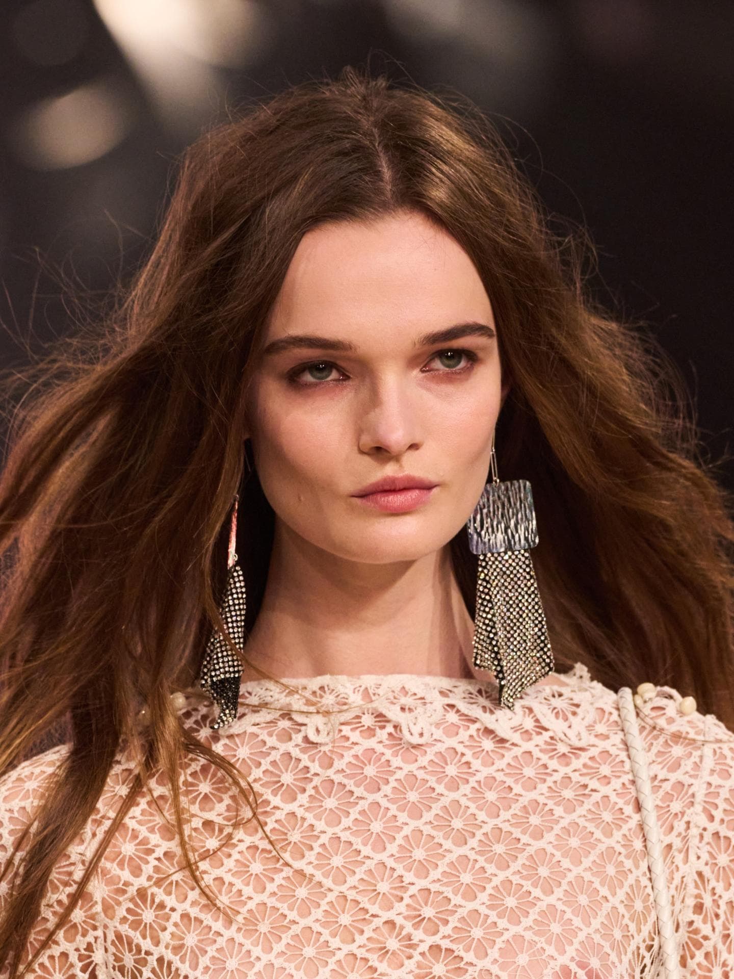 Swing Earrings sind der größte Schmuck-Trend für den Winter 2025