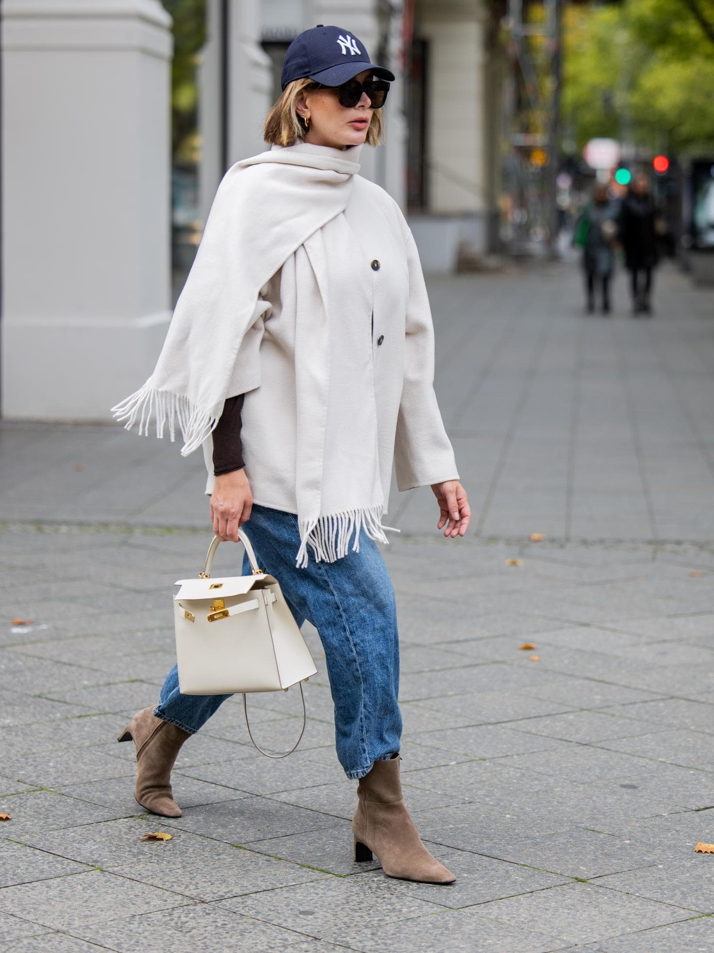 Wildlederstiefel stylen: So kombiniert ihr die wunderschönen Modelle stilvoll