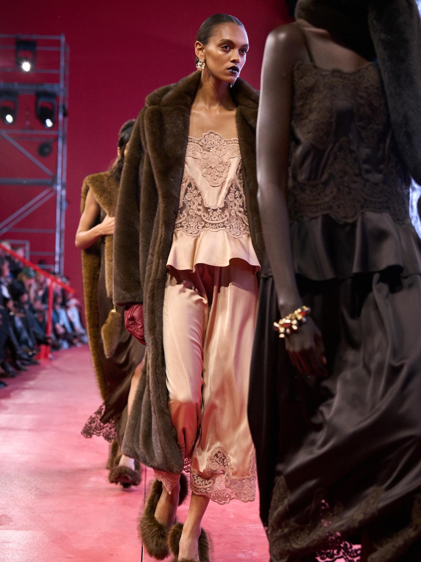 Mode-Trends 2025: Wer High Fashion liebt, shoppt jetzt diese 3 H&M-Teile Mode-Trends 2025: Wer High Fashion liebt, shoppt jetzt diese 3 H&M-Teile