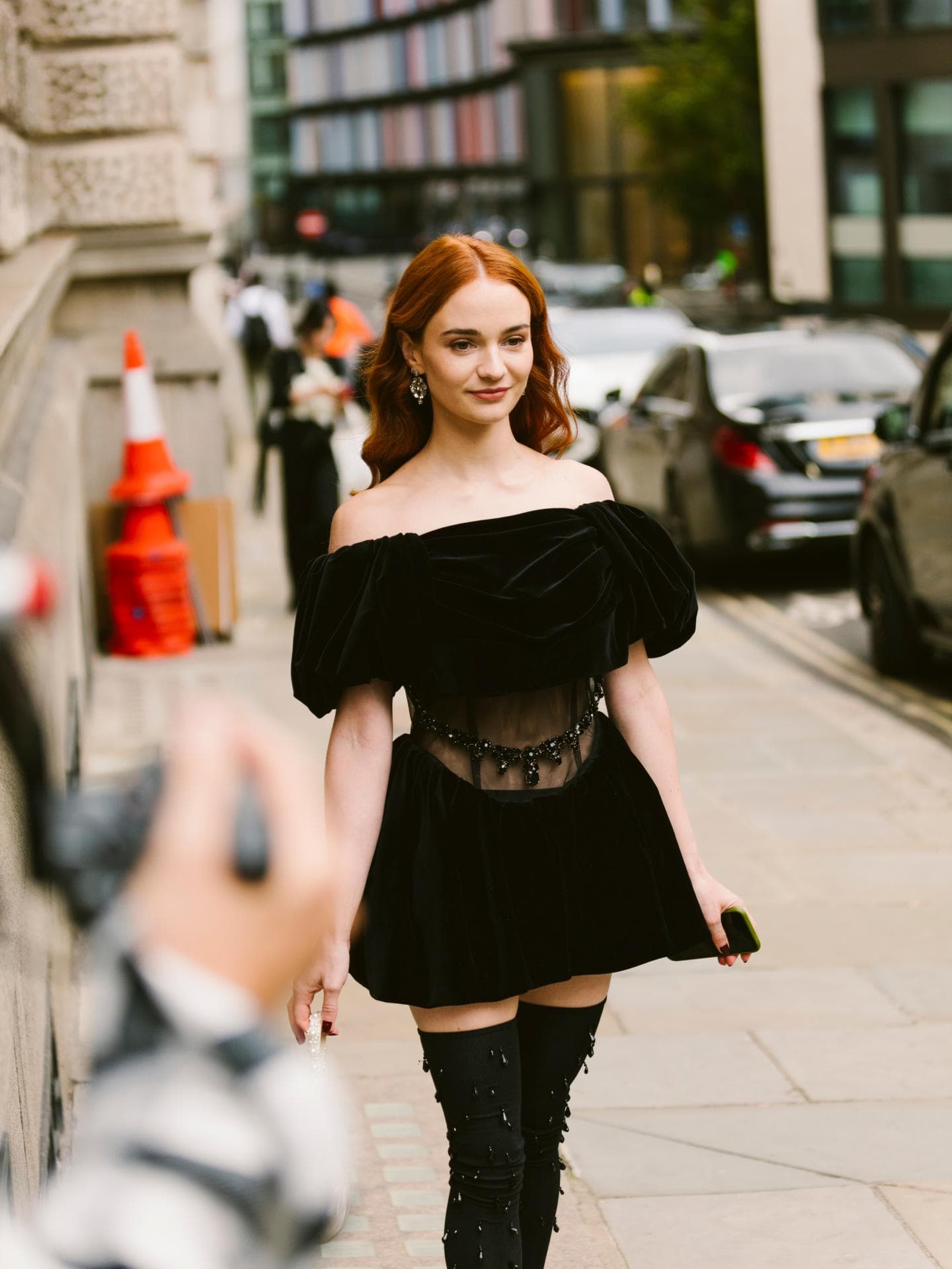 Zur Weihnachtsfeier im Büro oder daheim? Ich trage dieses Samt-Kleid von H&M