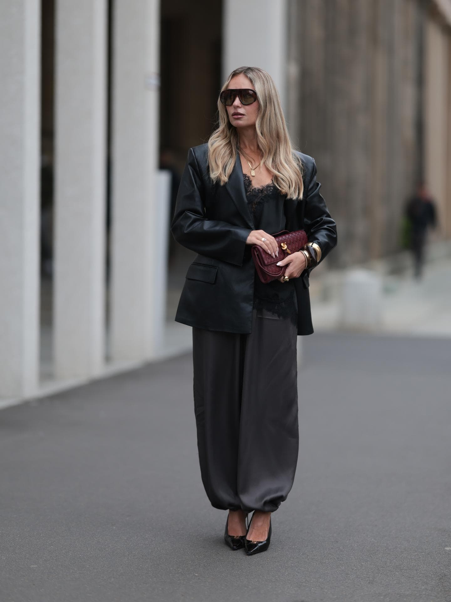 Schwarze Hose kombinieren: So wird der Mode-Klassiker zum Hingucker