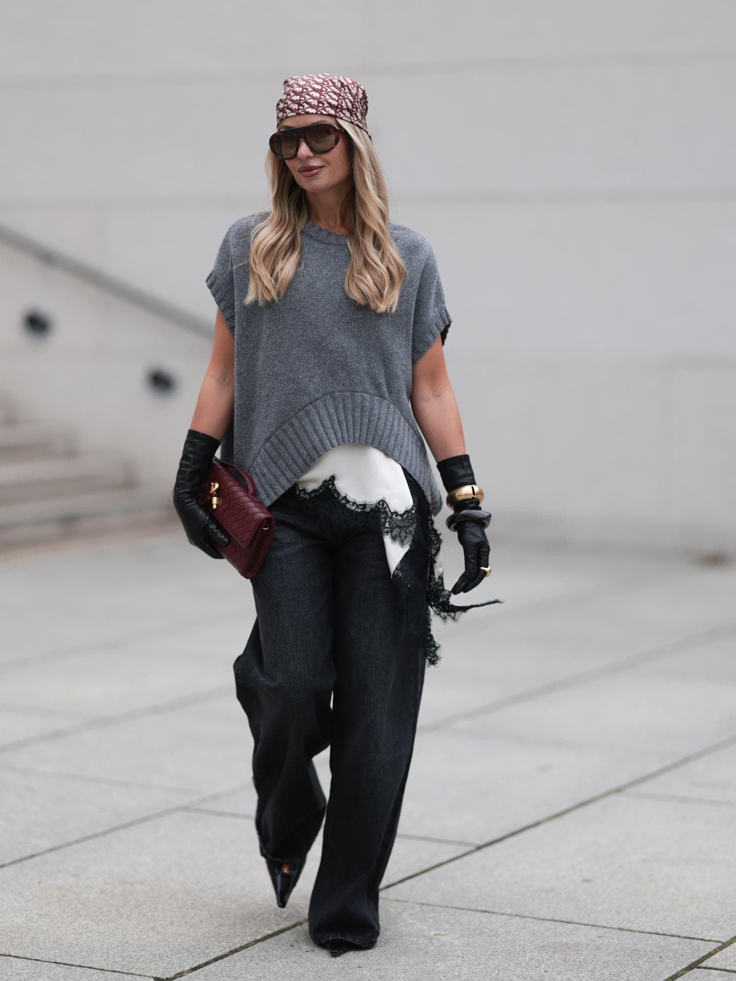 Schwarze Hose kombinieren: So wird der Mode-Klassiker zum Hingucker Schwarze Hose kombinieren: So wird der Mode-Klassiker zum Hingucker