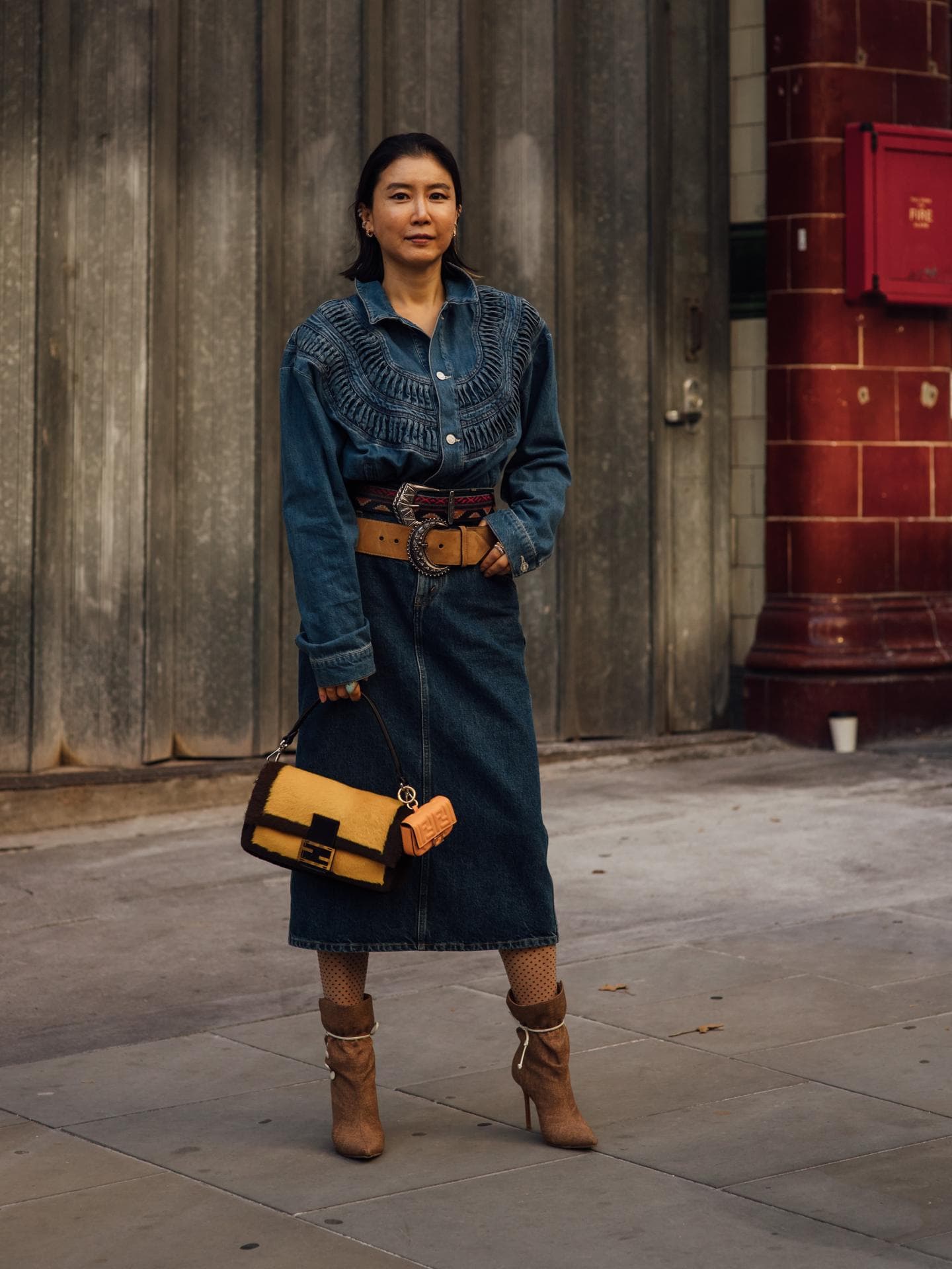 Braune Stiefel kombinieren: Styling-Tipps und Outfit-Ideen