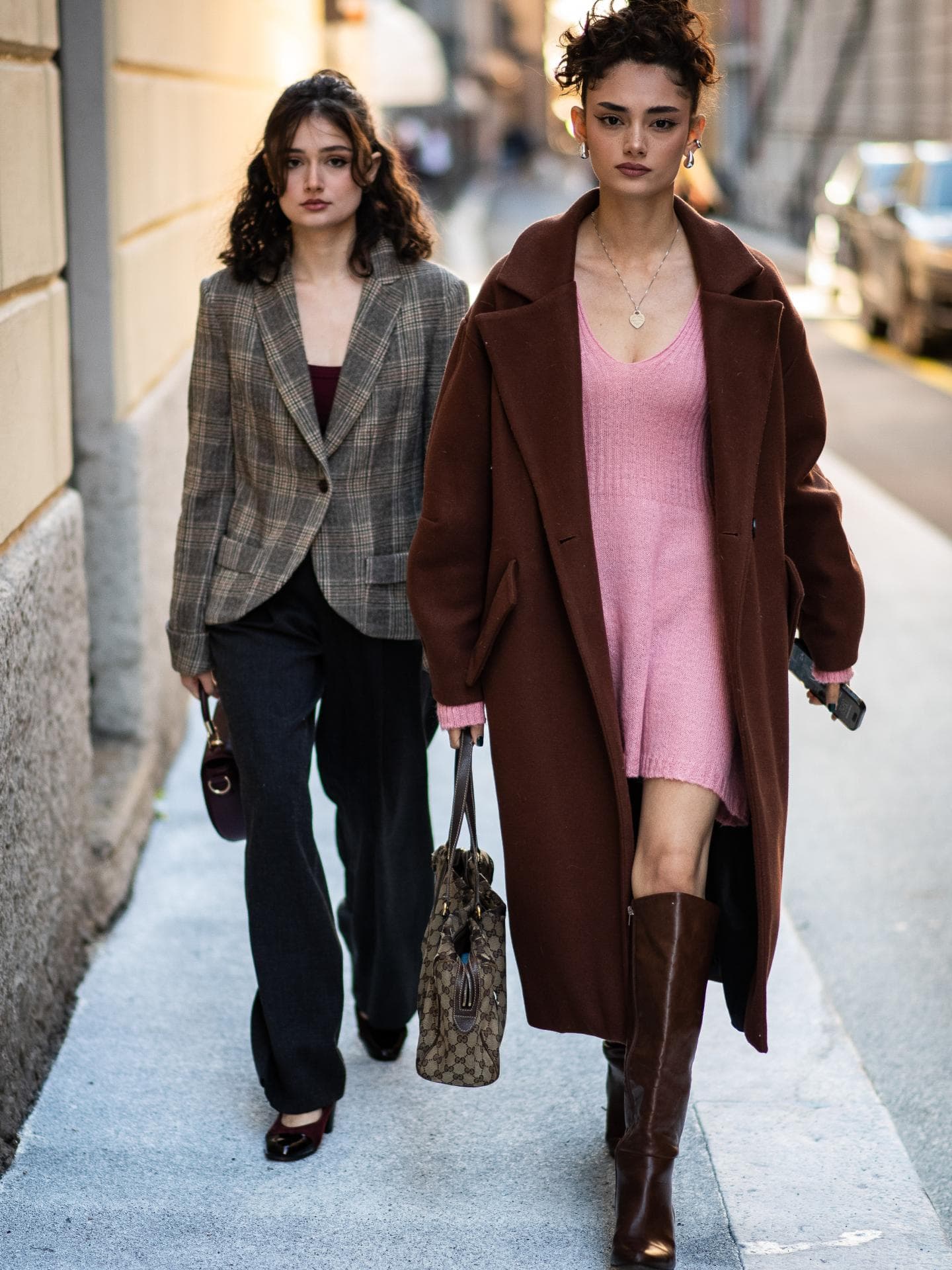 Braune Stiefel kombinieren: Styling-Tipps und Outfit-Ideen