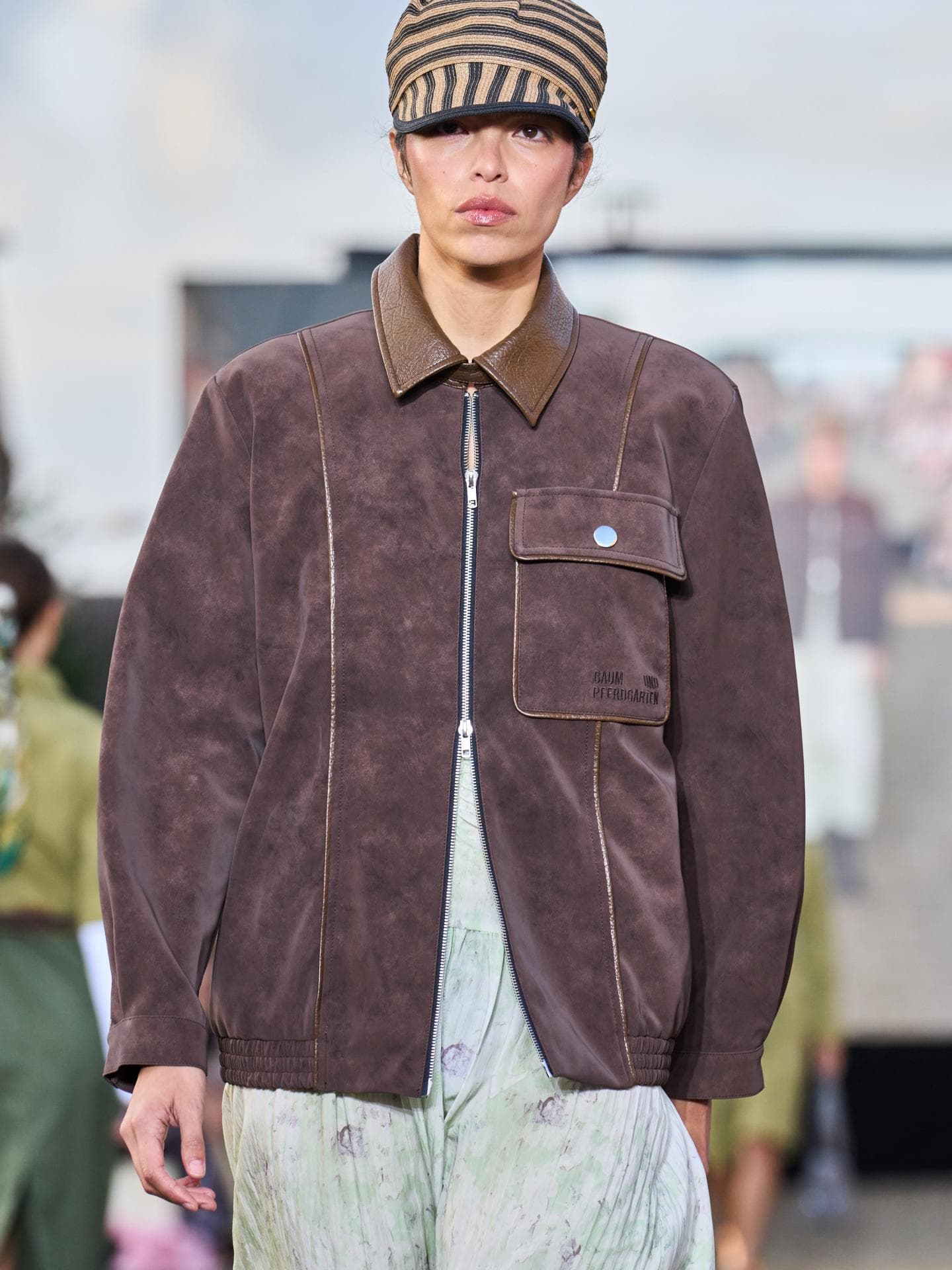 Jacken-Trends: Diese Modelle sind in Herbst und Winter 2025/2026 angesagt Jacken-Trends: Diese Modelle sind in Herbst und Winter 2025/2026 angesagt