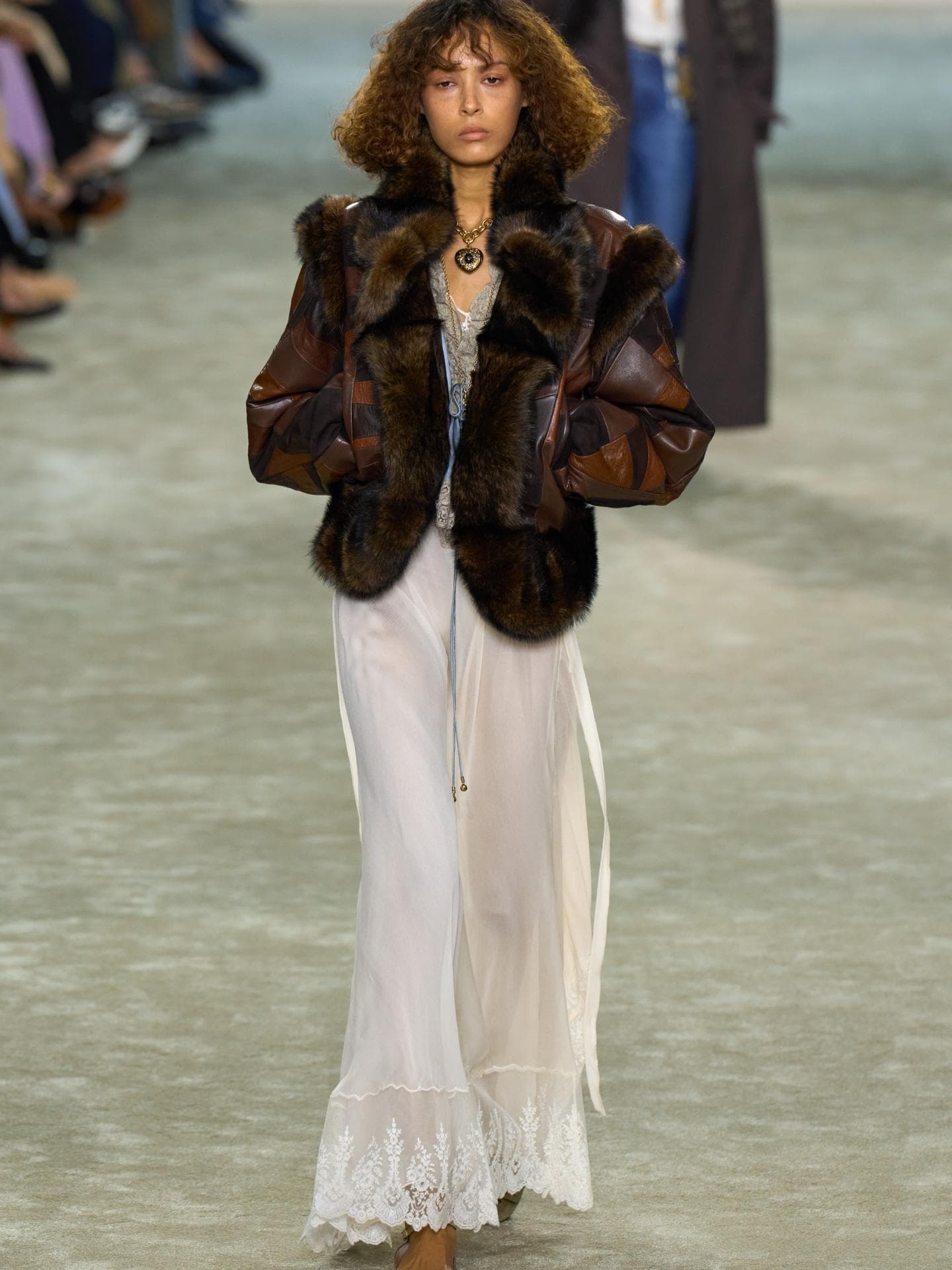 Jacken-Trends: Diese Modelle sind in Herbst und Winter 2025/2026 angesagt Jacken-Trends: Diese Modelle sind in Herbst und Winter 2025/2026 angesagt