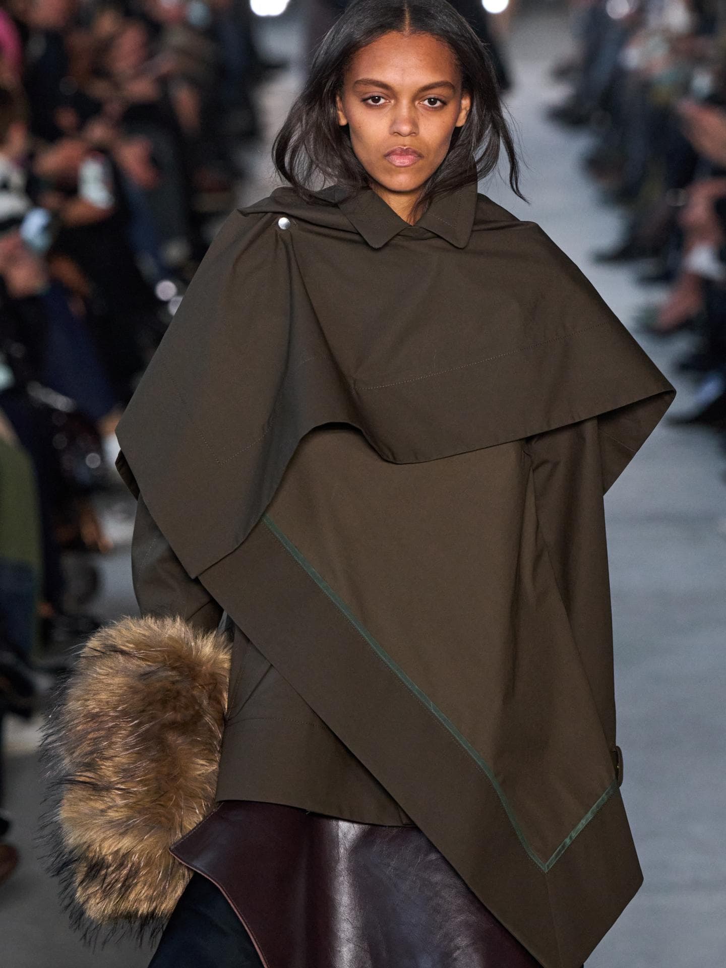 Jacken-Trends: Diese Modelle sind in Herbst und Winter 2025/2026 angesagt Jacken-Trends: Diese Modelle sind in Herbst und Winter 2025/2026 angesagt