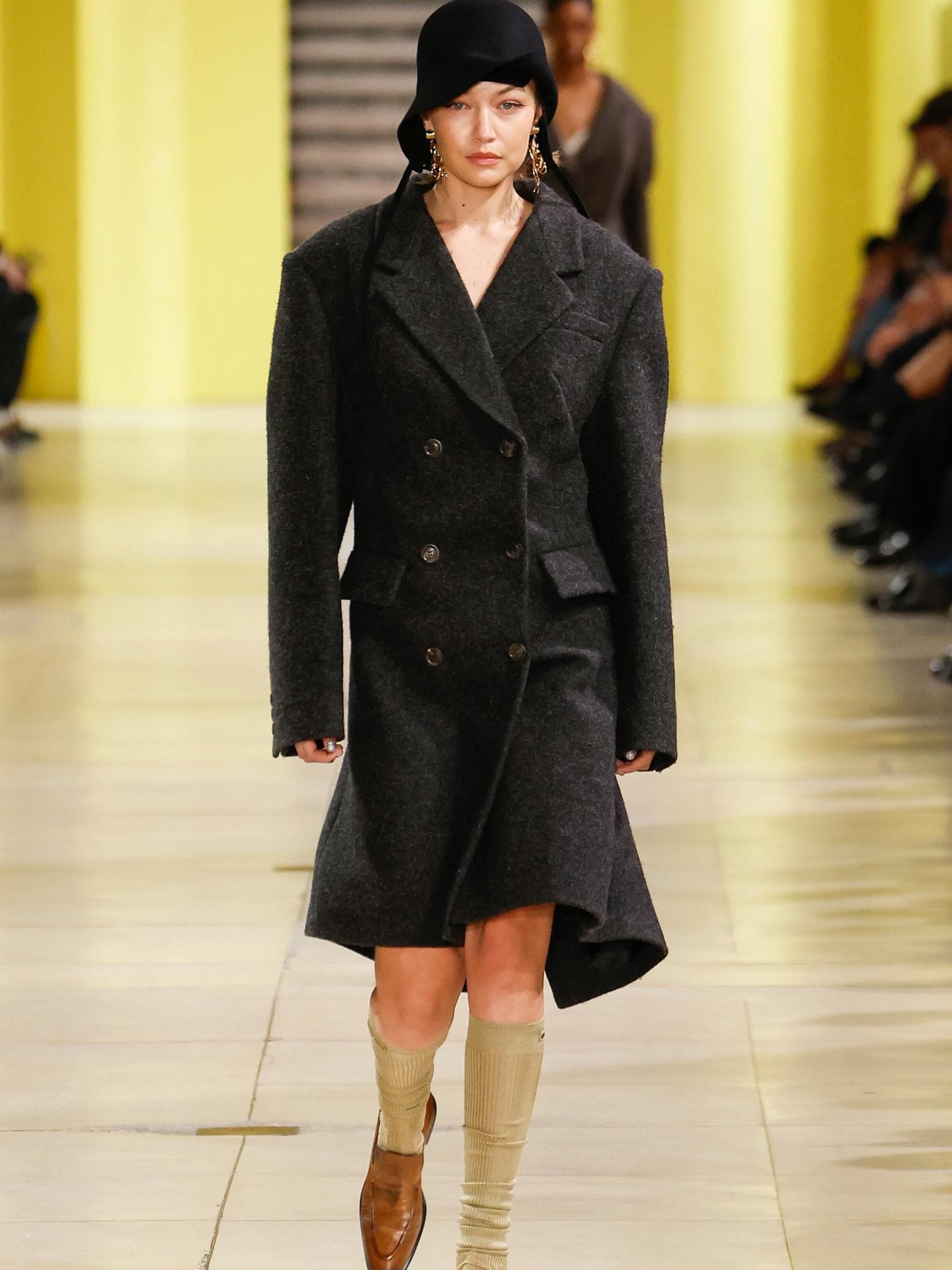 Nicht Beanie oder Balaclava! Dieses Miu Miu-Accessoire tragen jetzt alle It-Girls Nicht Beanie oder Balaclava! Dieses Miu Miu-Accessoire tragen jetzt alle It-Girls