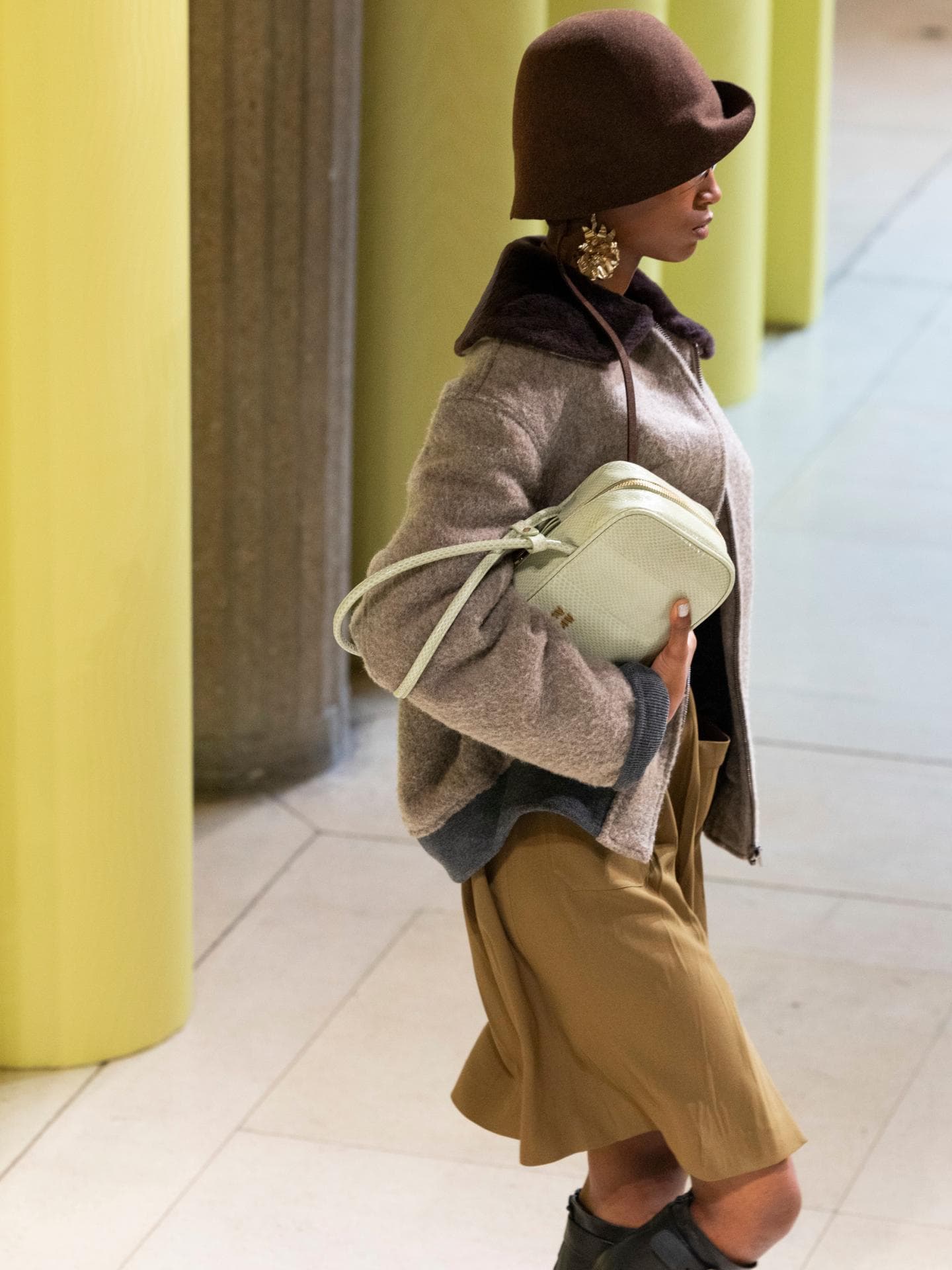 Nicht Beanie oder Balaclava! Dieses Miu Miu-Accessoire tragen jetzt alle It-Girls Nicht Beanie oder Balaclava! Dieses Miu Miu-Accessoire tragen jetzt alle It-Girls