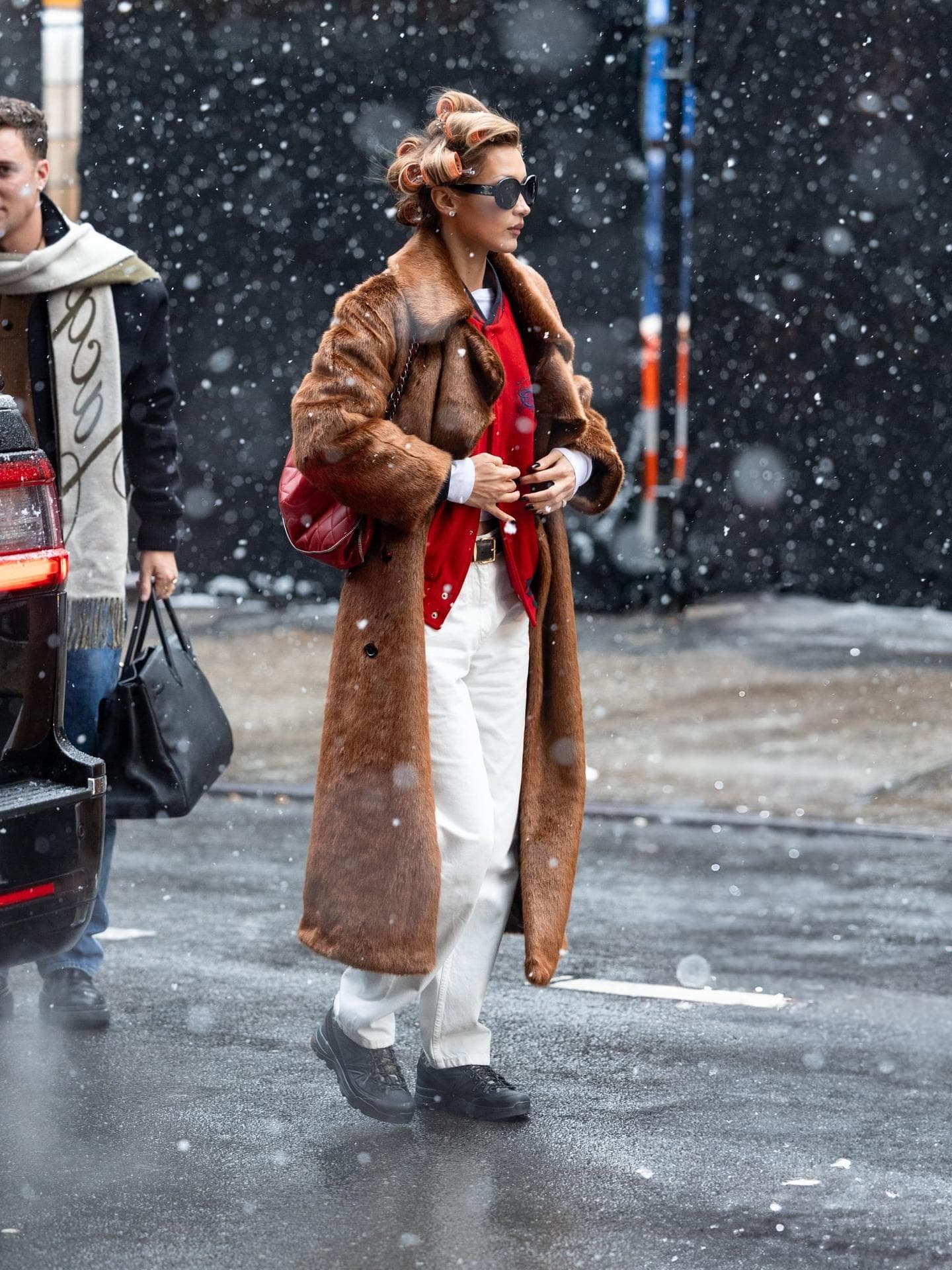 Bella Hadids Mango-Mantel ist das It-Piece des Winters 2026