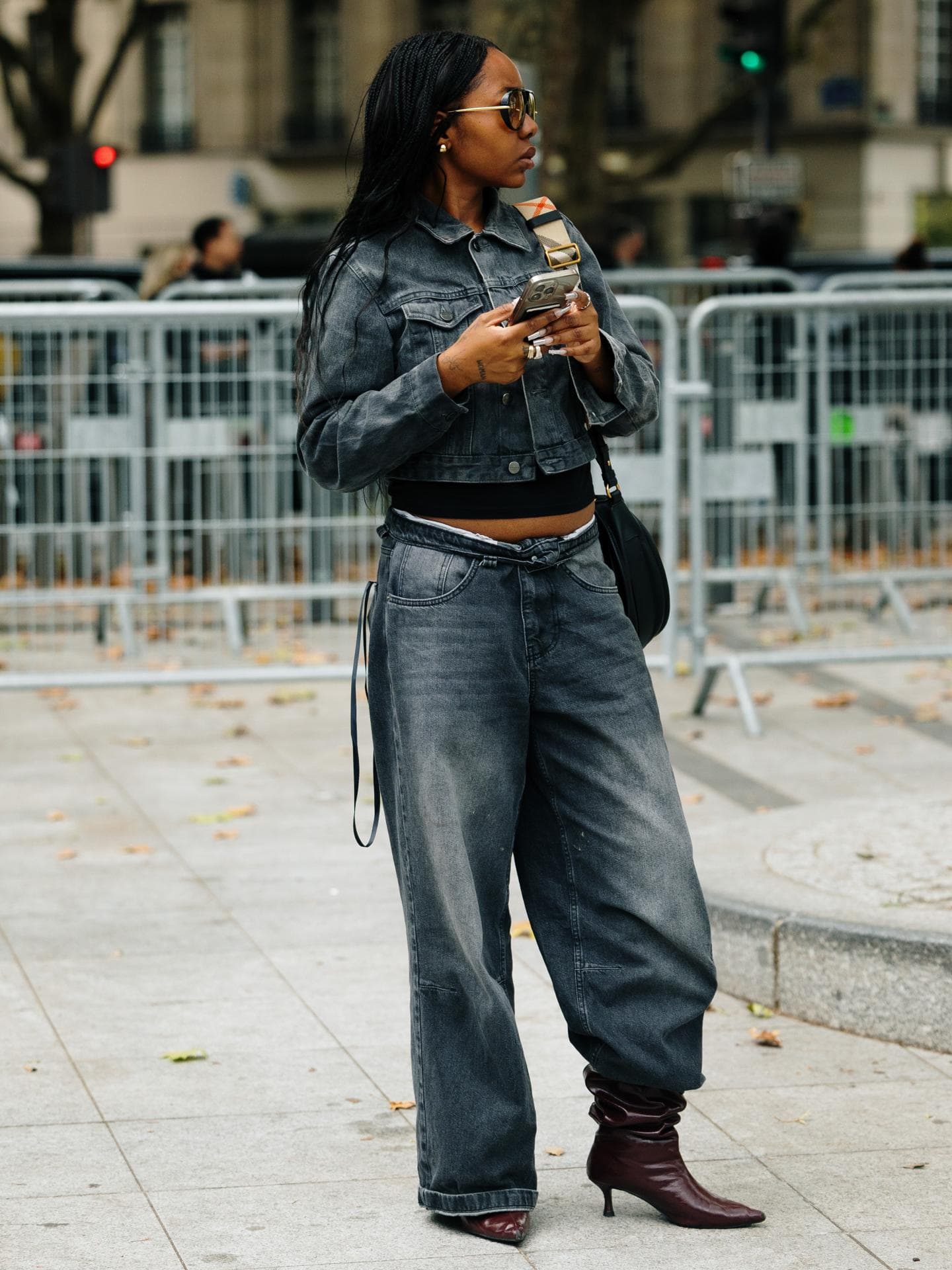 "Boot Tucking" ist der Hosen-Stiefel-Trend 2026, den Fashion Girls lieben