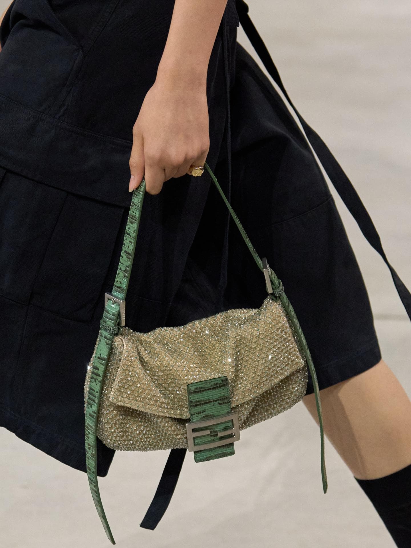 Fendi von Maria Grazia Chiuri: 5 brandneue Varianten der Baguette, die wir sofort haben wollen Fendi von Maria Grazia Chiuri: 5 brandneue Varianten der Baguette, die wir sofort haben wollen