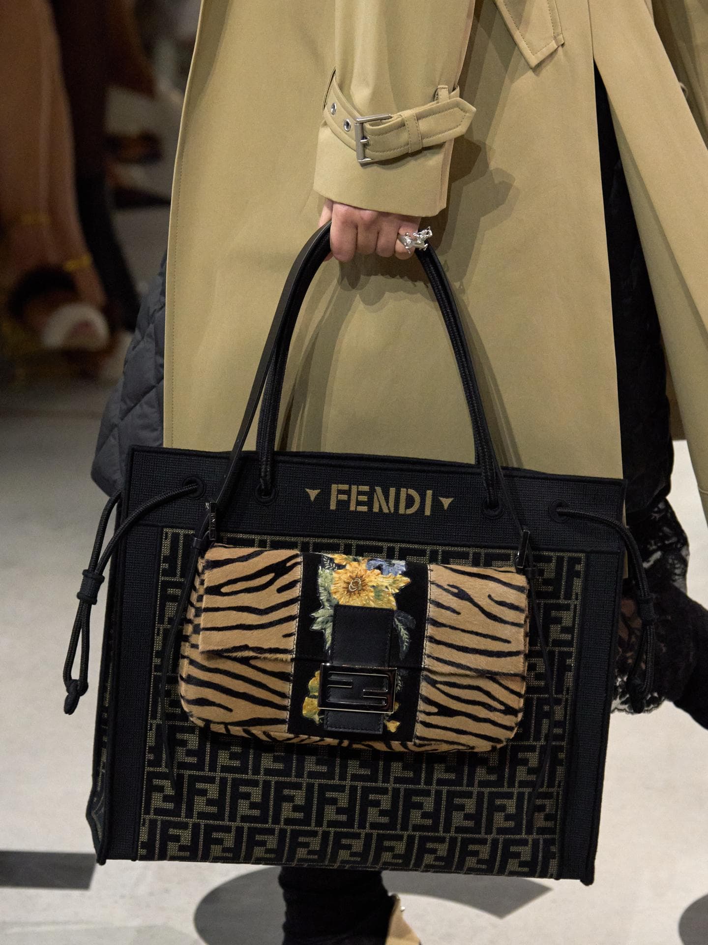 Fendi von Maria Grazia Chiuri: 5 brandneue Varianten der Baguette, die wir sofort haben wollen Fendi von Maria Grazia Chiuri: 5 brandneue Varianten der Baguette, die wir sofort haben wollen