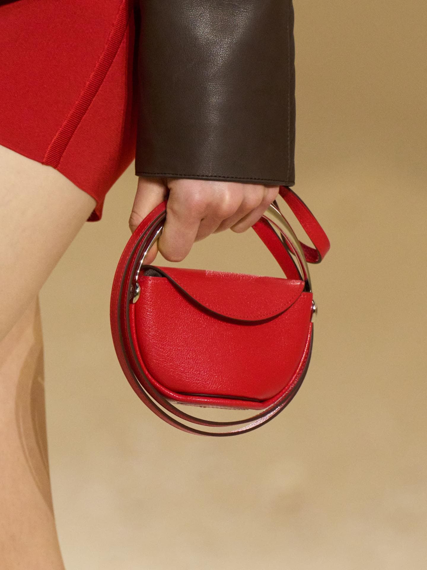 Die roten It-Bags von DeMellier will im Frühjahr 2026 jedes Fashion Girl