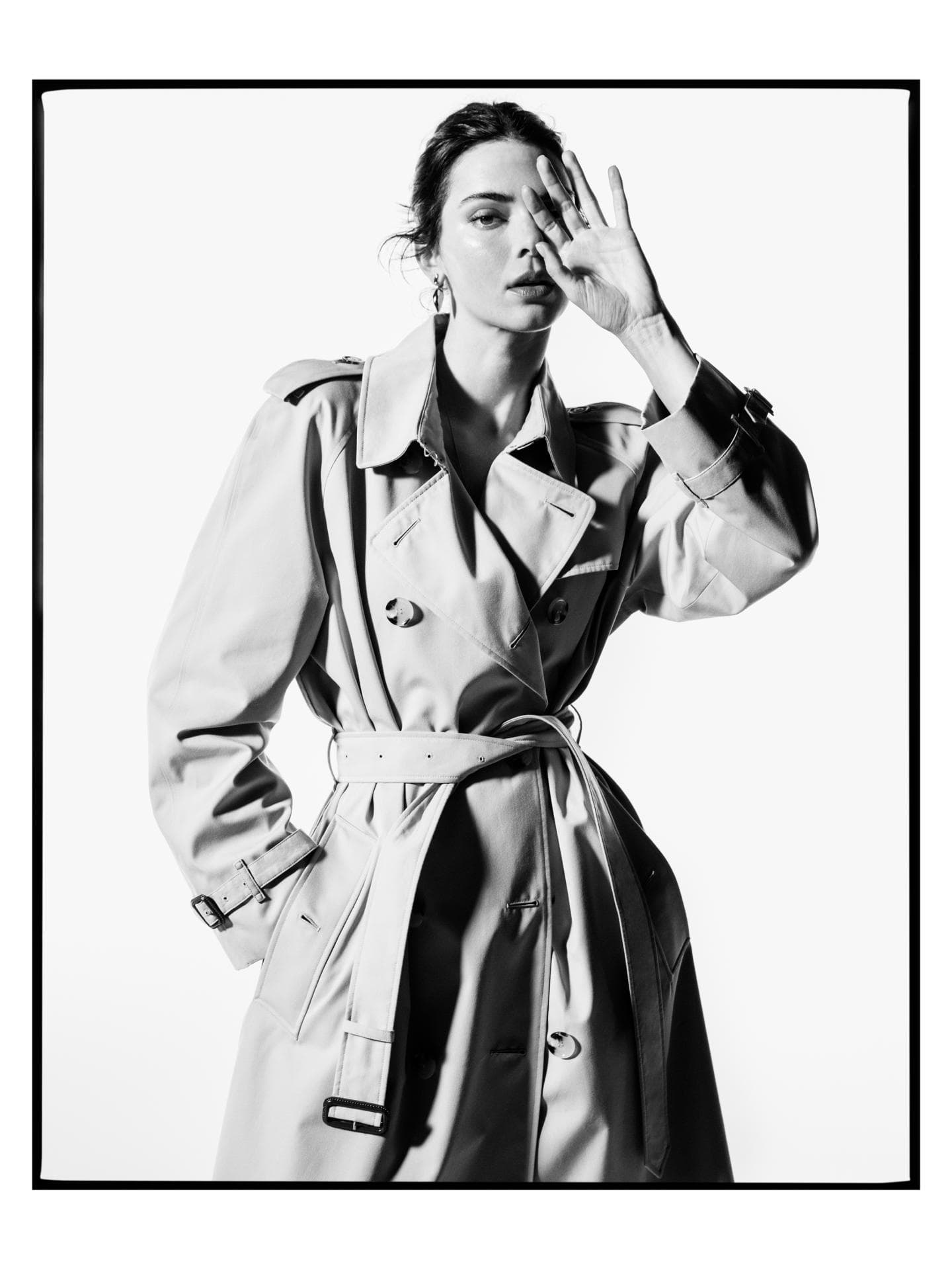 Burberry feiert 170 Jahre: Warum der Trenchcoat jetzt mit Kendall Jenner & Kate Moss gefragter ist denn je Burberry feiert 170 Jahre: Warum der Trenchcoat jetzt mit Kendall Jenner & Kate Moss gefragter ist denn je