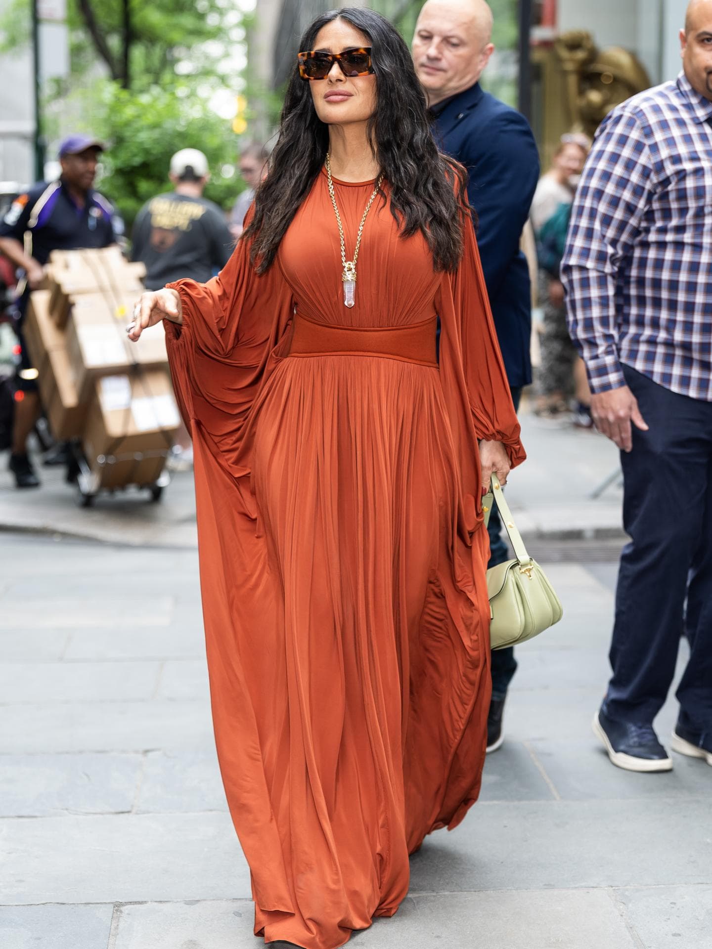 Mode ab 50: Diese 3 Kleider lassen euch jünger wirken