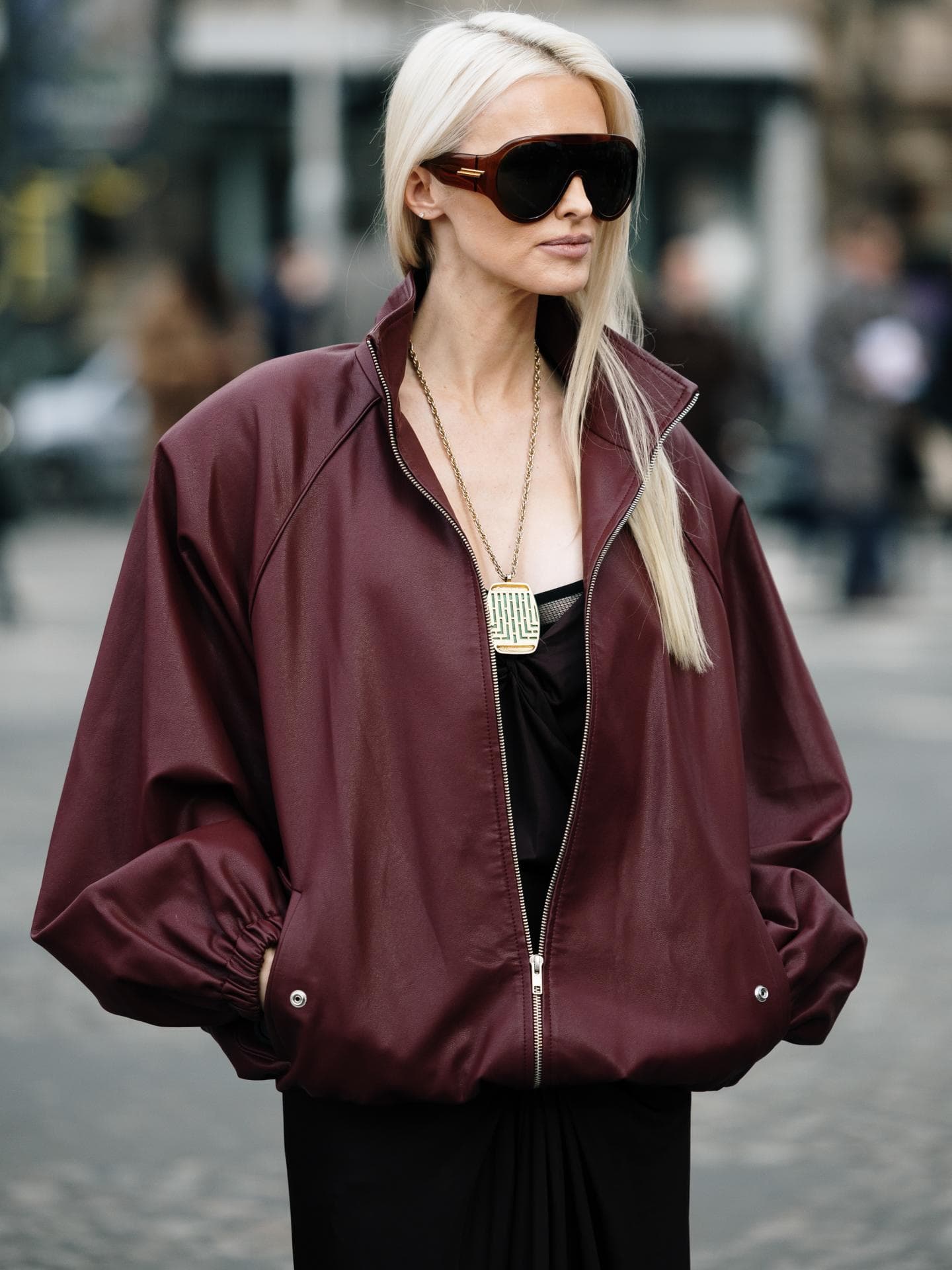 Diese Sonnenbrillen-Trends tragen wir im Frühling 2026 rauf und runter Shield-Sonnenbrille