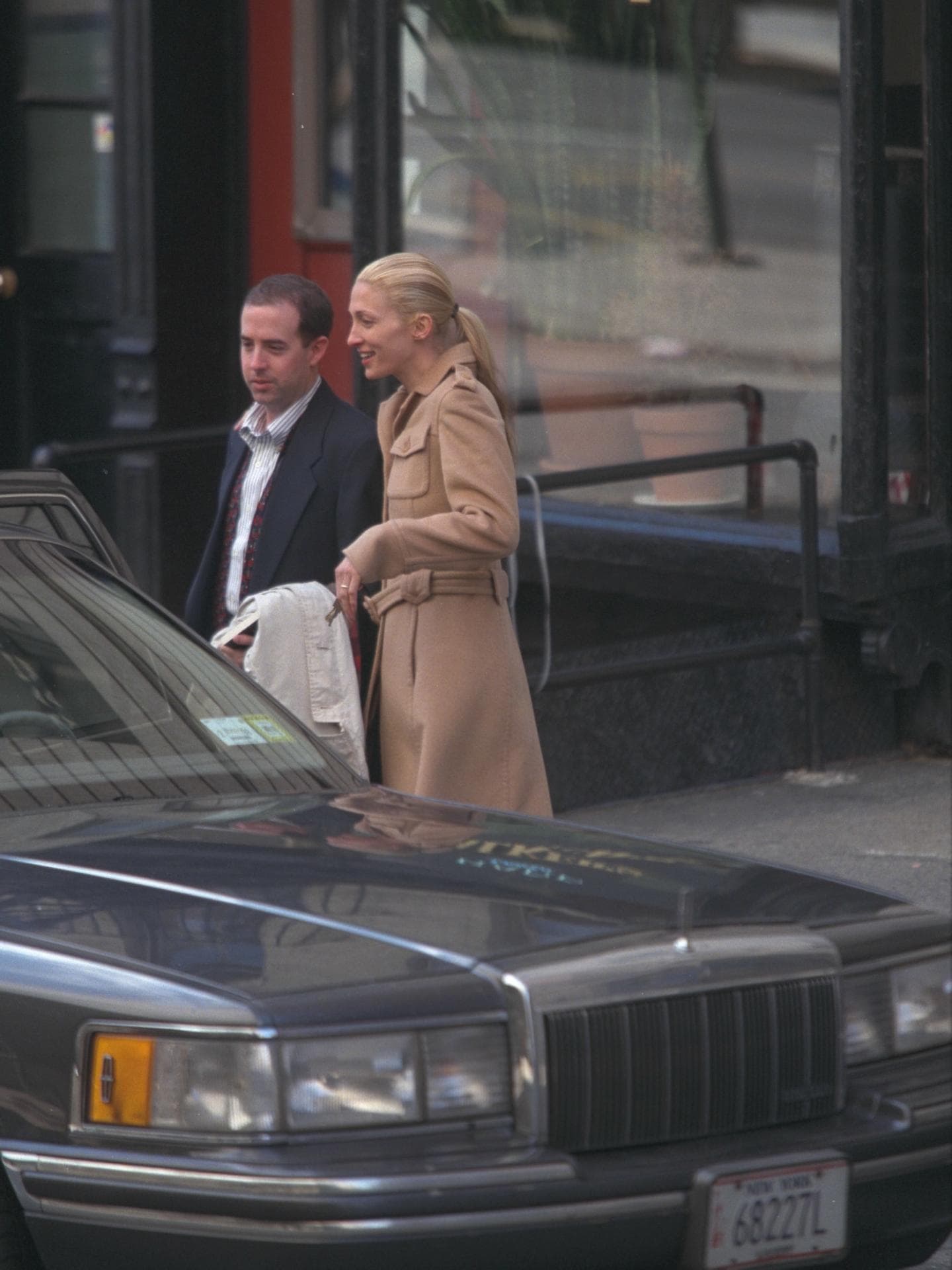 Carolyn Bessette-Kennedy: 9 Teile der Ikone im 90s New York-Stil zum Nachstylen