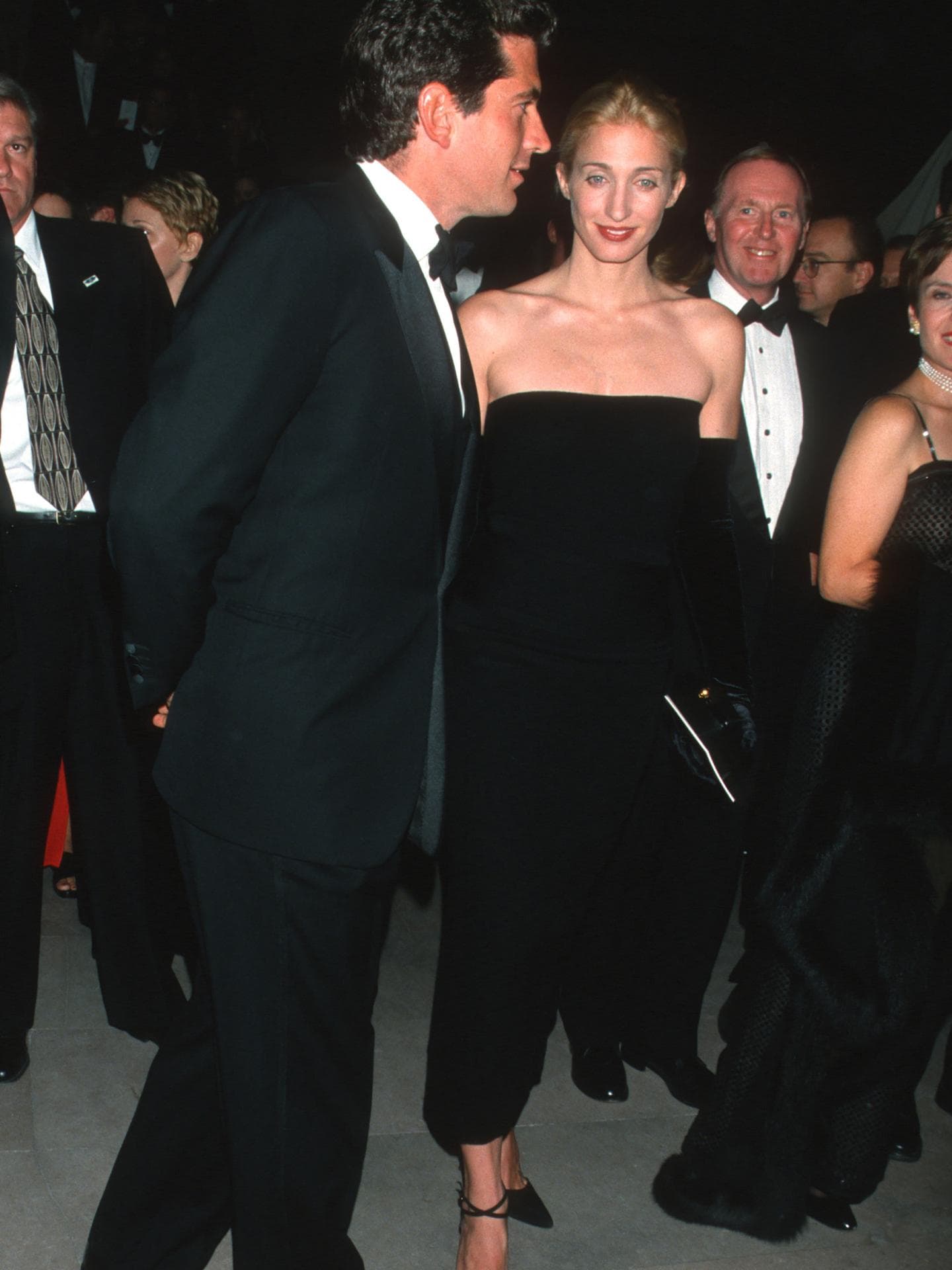 Carolyn Bessette-Kennedy: 3 Looks der Ikone im 90s New York-Stil zum Nachstylen Carolyn Bessette-Kennedy: 3 Looks der Ikone im 90s New York-Stil zum Nachstylen