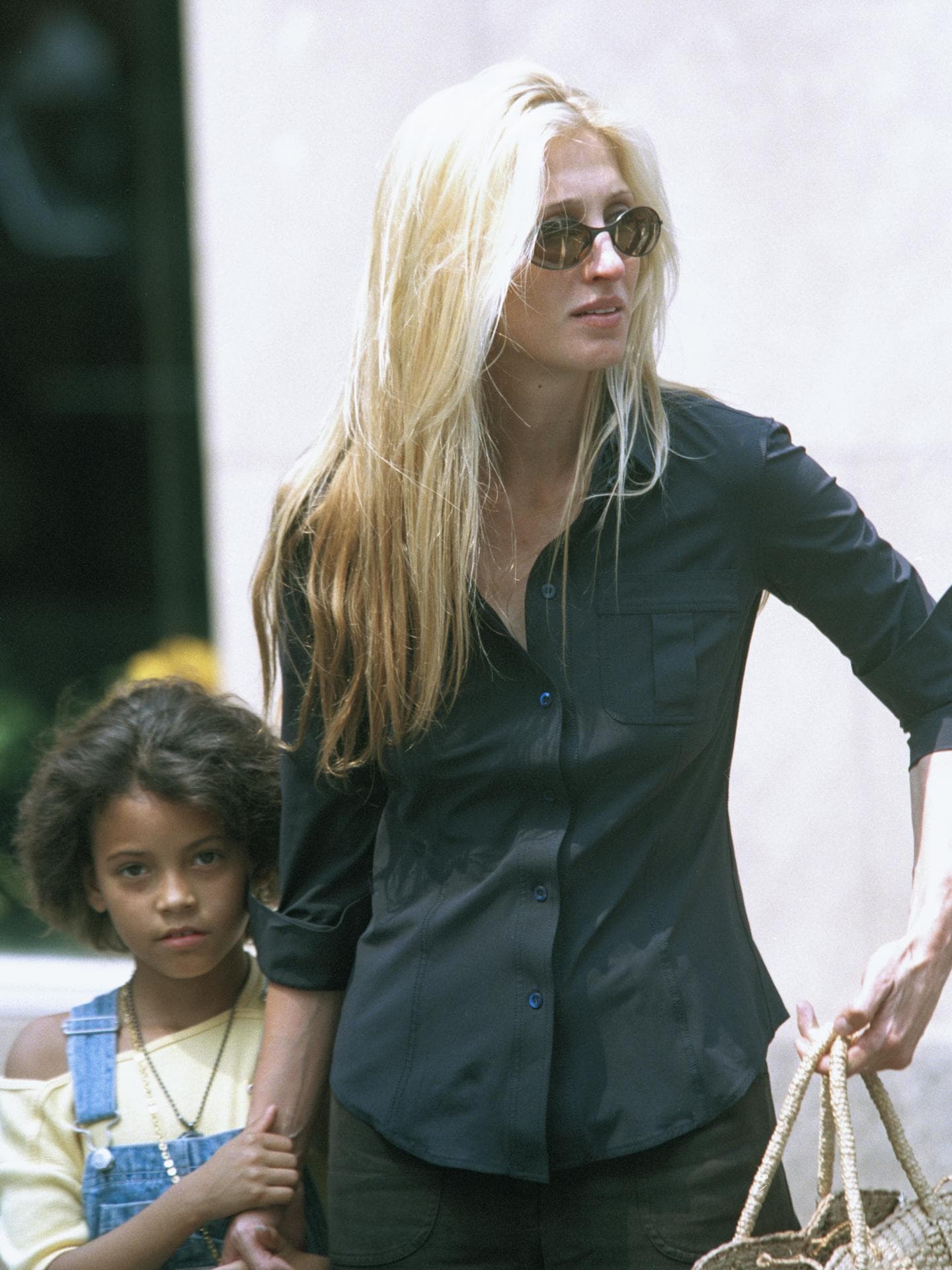 Carolyn Bessette-Kennedy: 9 Teile der Ikone im 90s New York-Stil zum Nachstylen