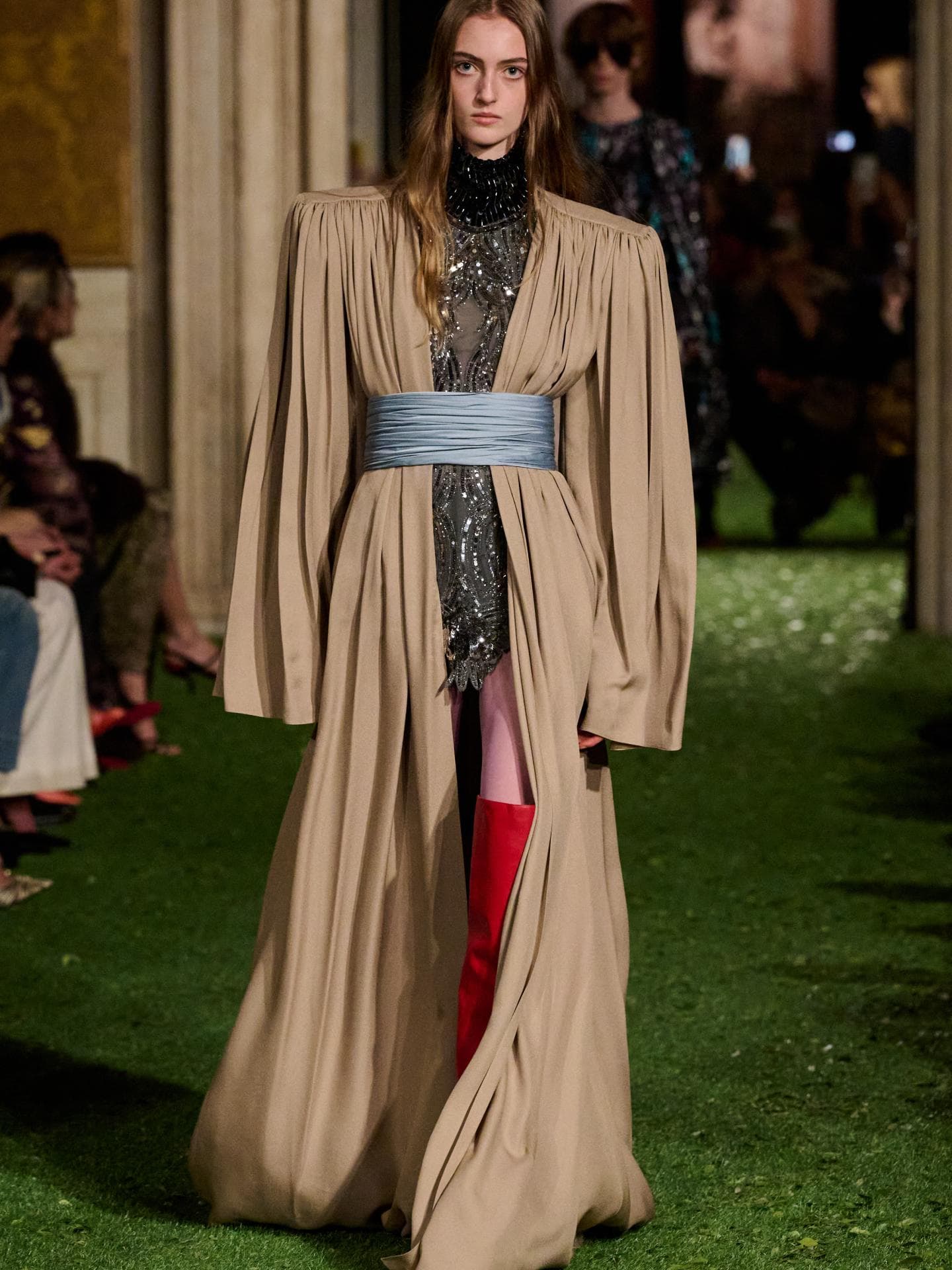 Laut Valentino: Das ist das wichtigste Mode-Detail 2026 für Jacken, Kleider und Co.