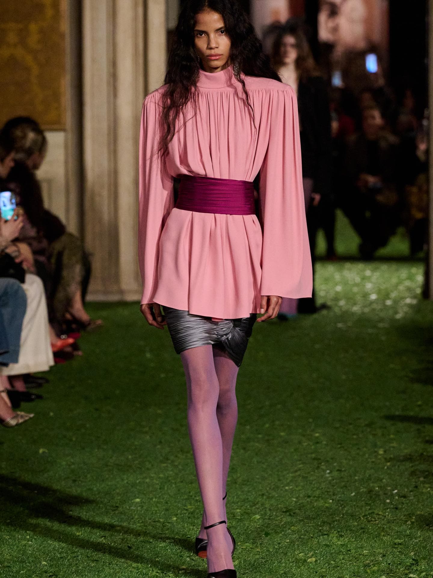 Laut Valentino: Das ist das wichtigste Mode-Detail 2026 für Jacken, Kleider und Co.