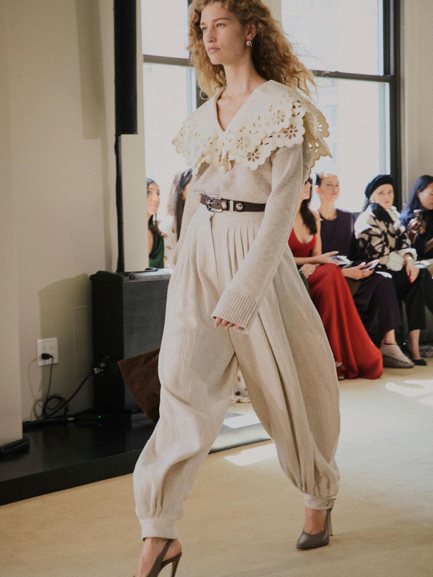 Statt Barrel: Hosen müssen im Frühling 2026 diesen Schnitt haben, um Trend zu sein