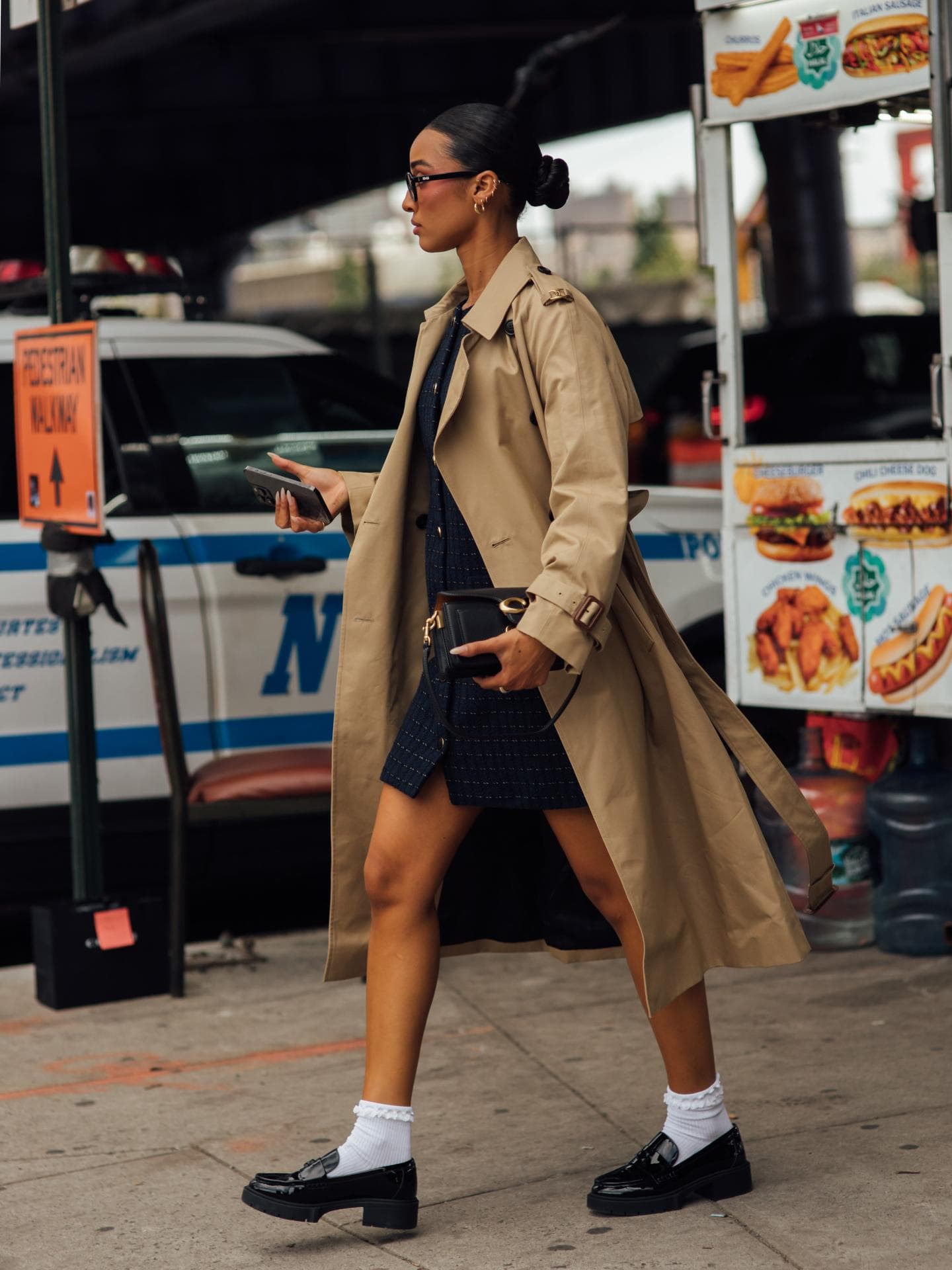 Trenchcoat kombinieren: Die schönsten Looks mit dem Mantel 