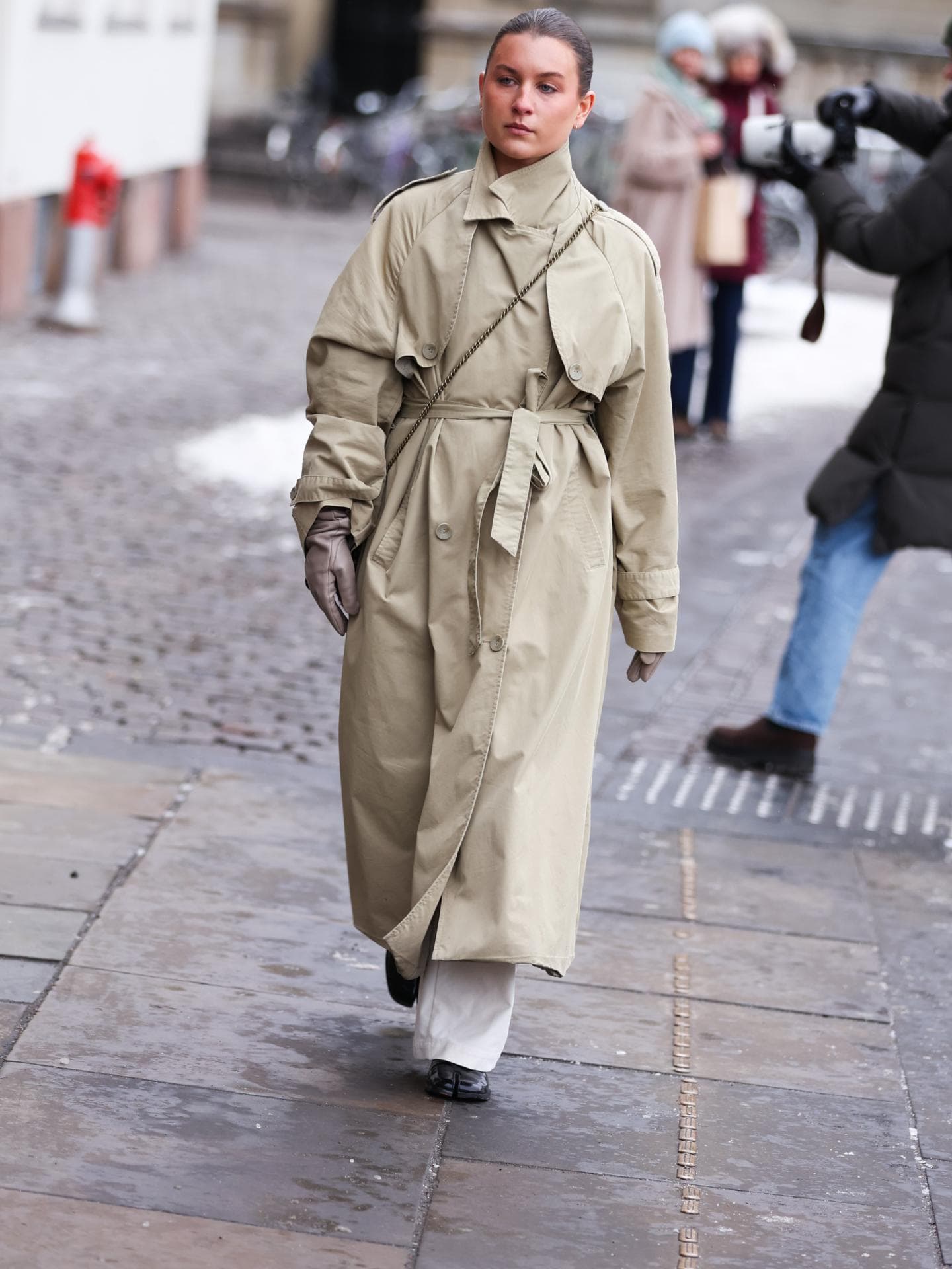 Trenchcoat kombinieren: So stylst du den Modeklassiker richtig 
