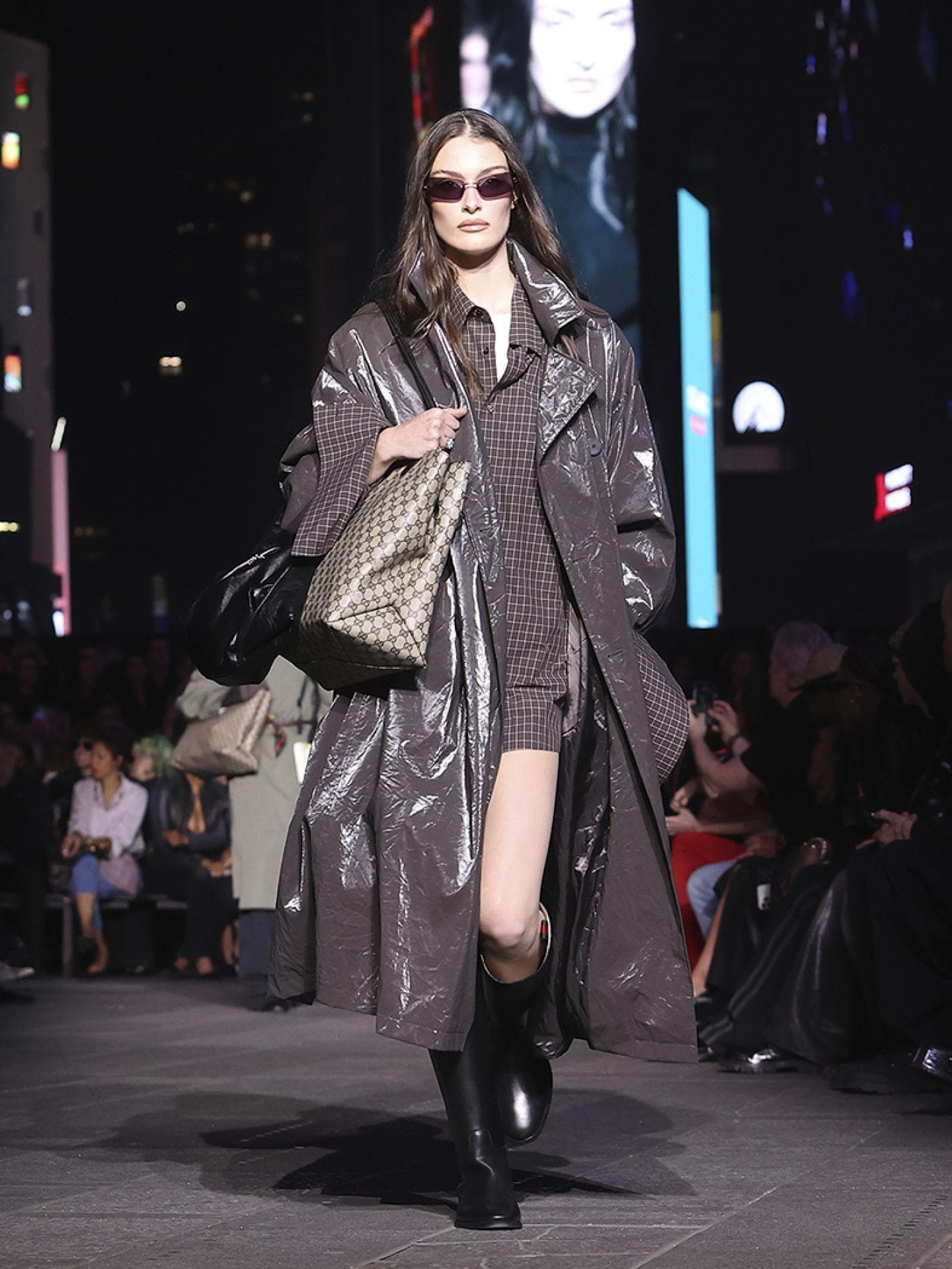 Gucci Cruise 2027: 3 Highlights direkt vom Times Square Gucci Cruise 2027: 3 Highlights direkt vom Times Square